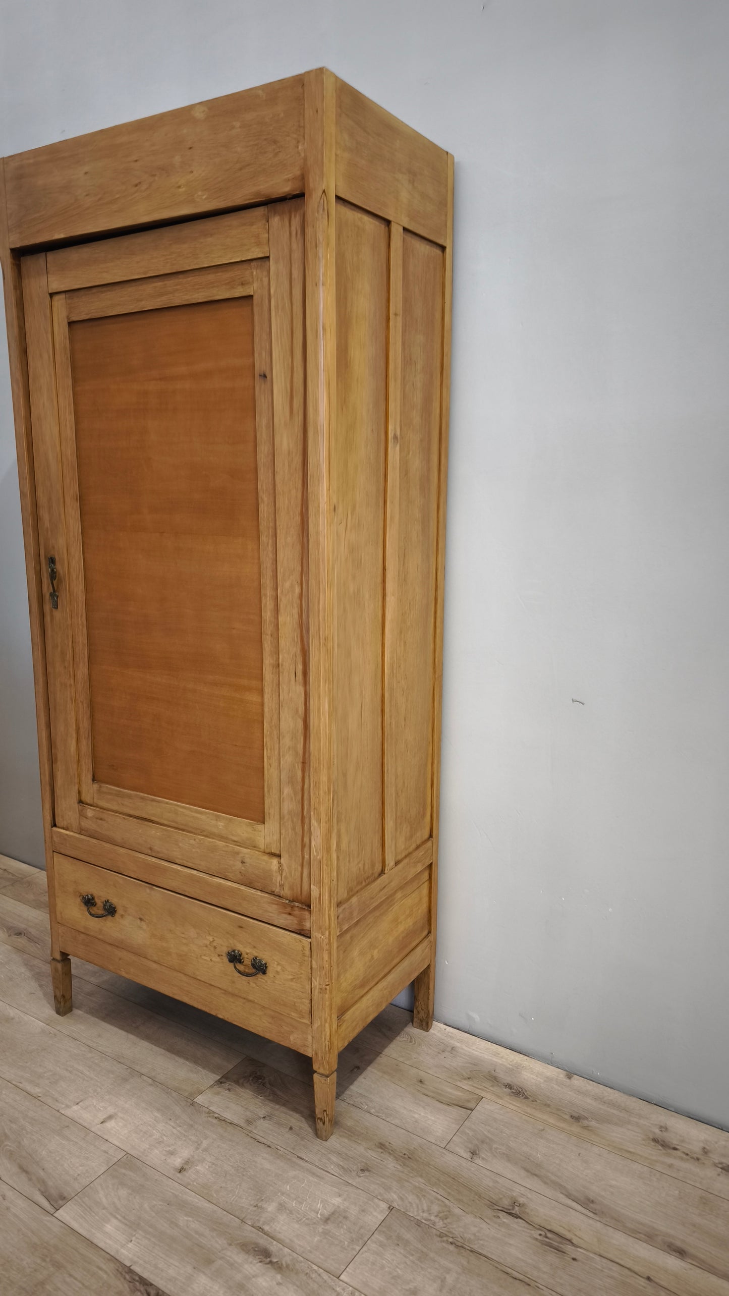 78974 Armadio in legno un'anta stile Liberty