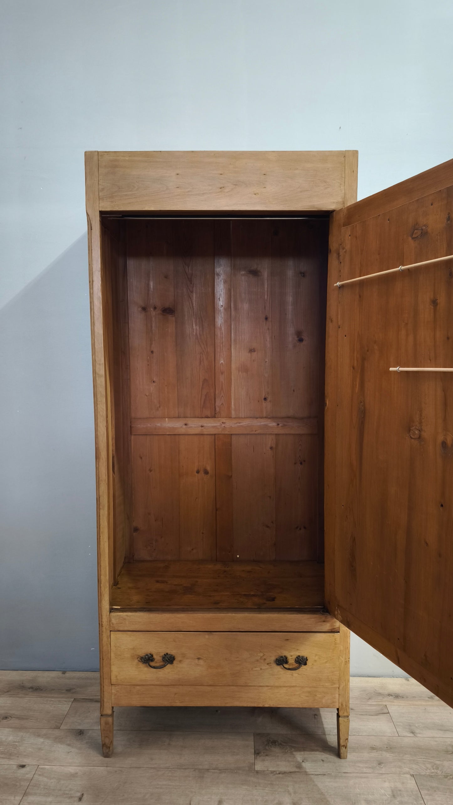 78974 Armadio in legno un'anta stile Liberty