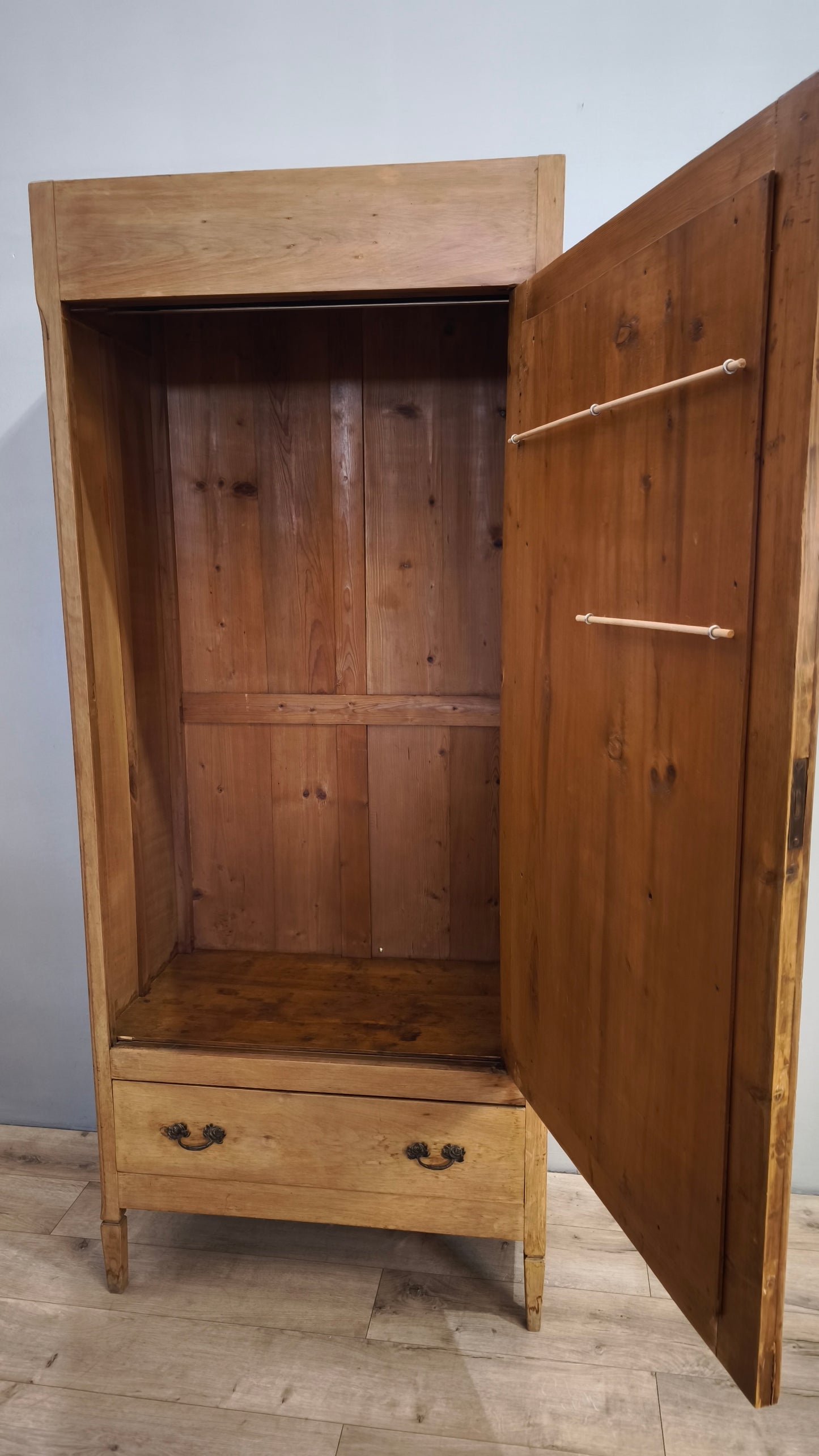 78974 Armadio in legno un'anta stile Liberty
