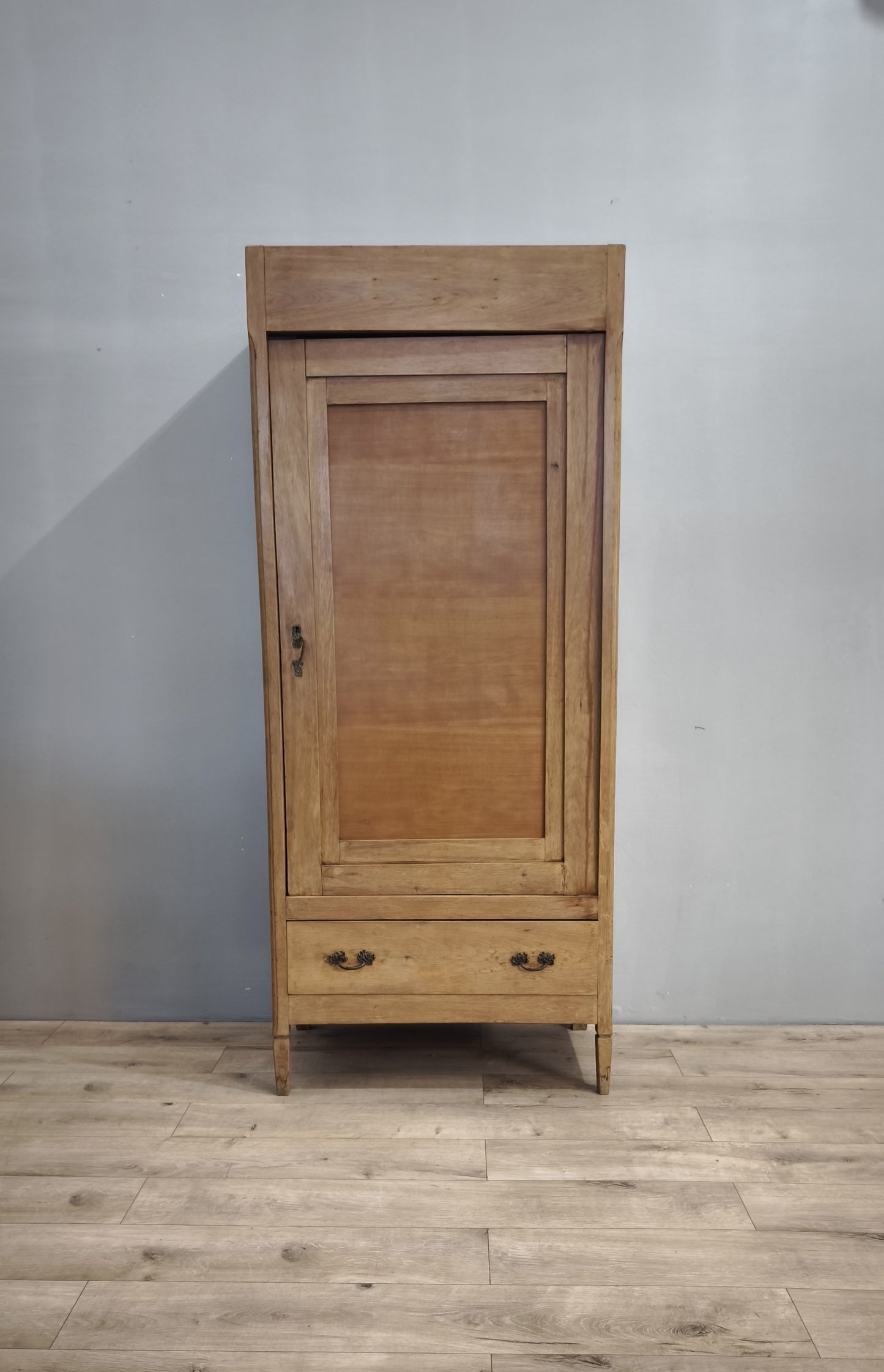 78974 Armadio in legno un'anta stile Liberty
