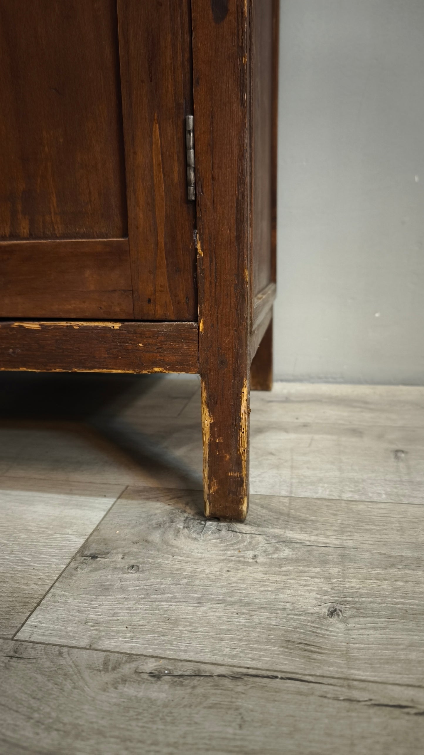 78988 Credenza in legno due sportelli