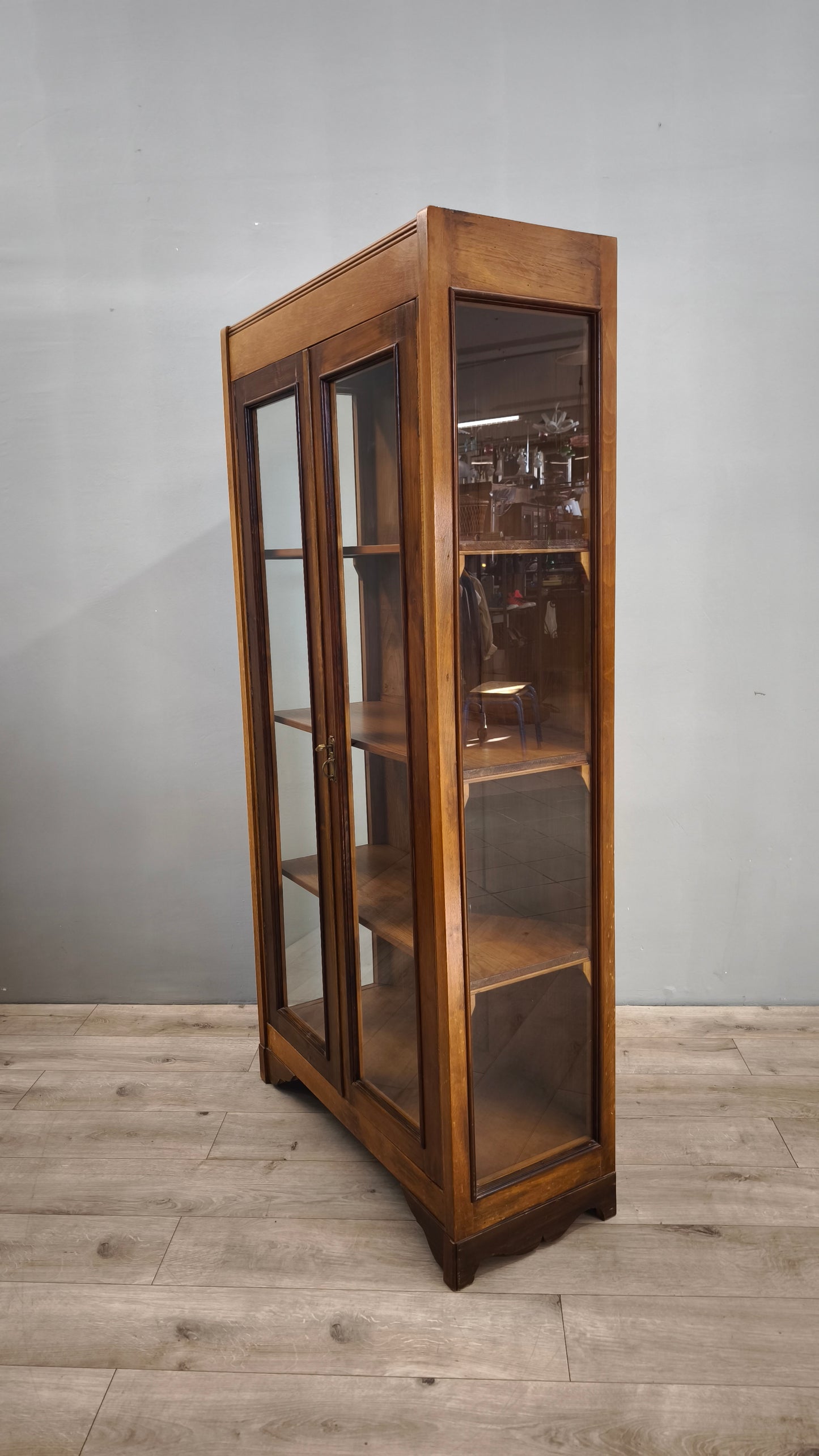 79018 Vetrina in legno due sportelli