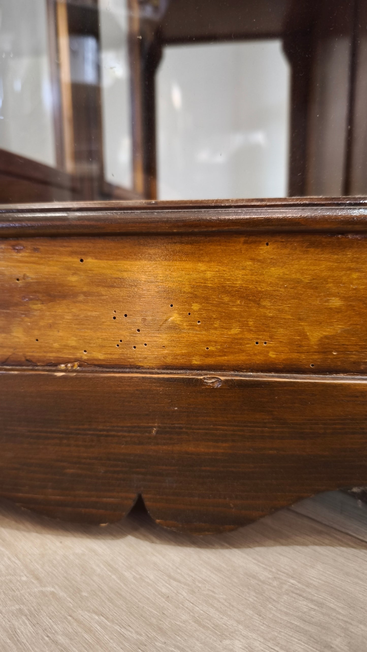 79018 Vetrina in legno due sportelli