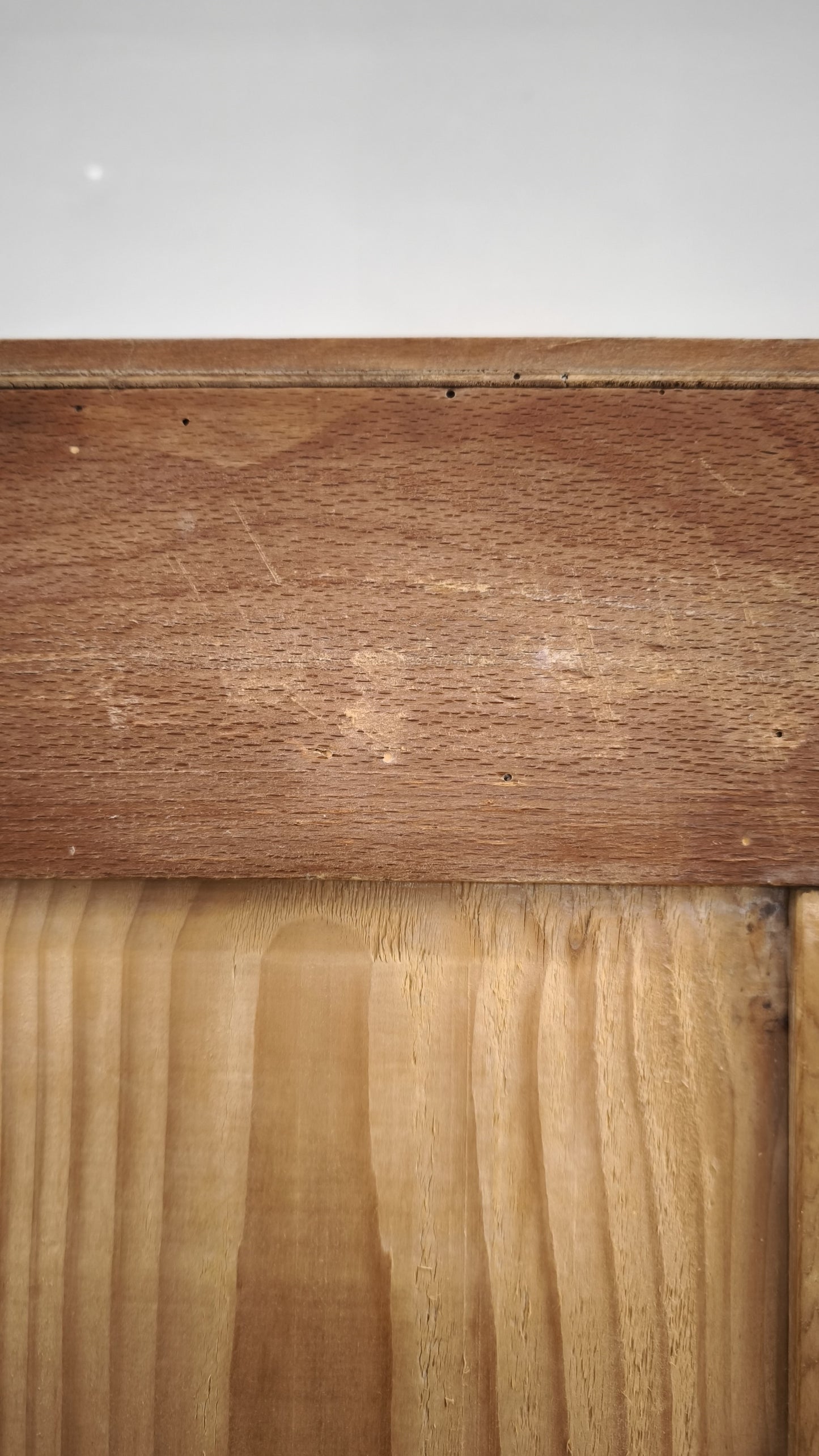 79018 Vetrina in legno due sportelli
