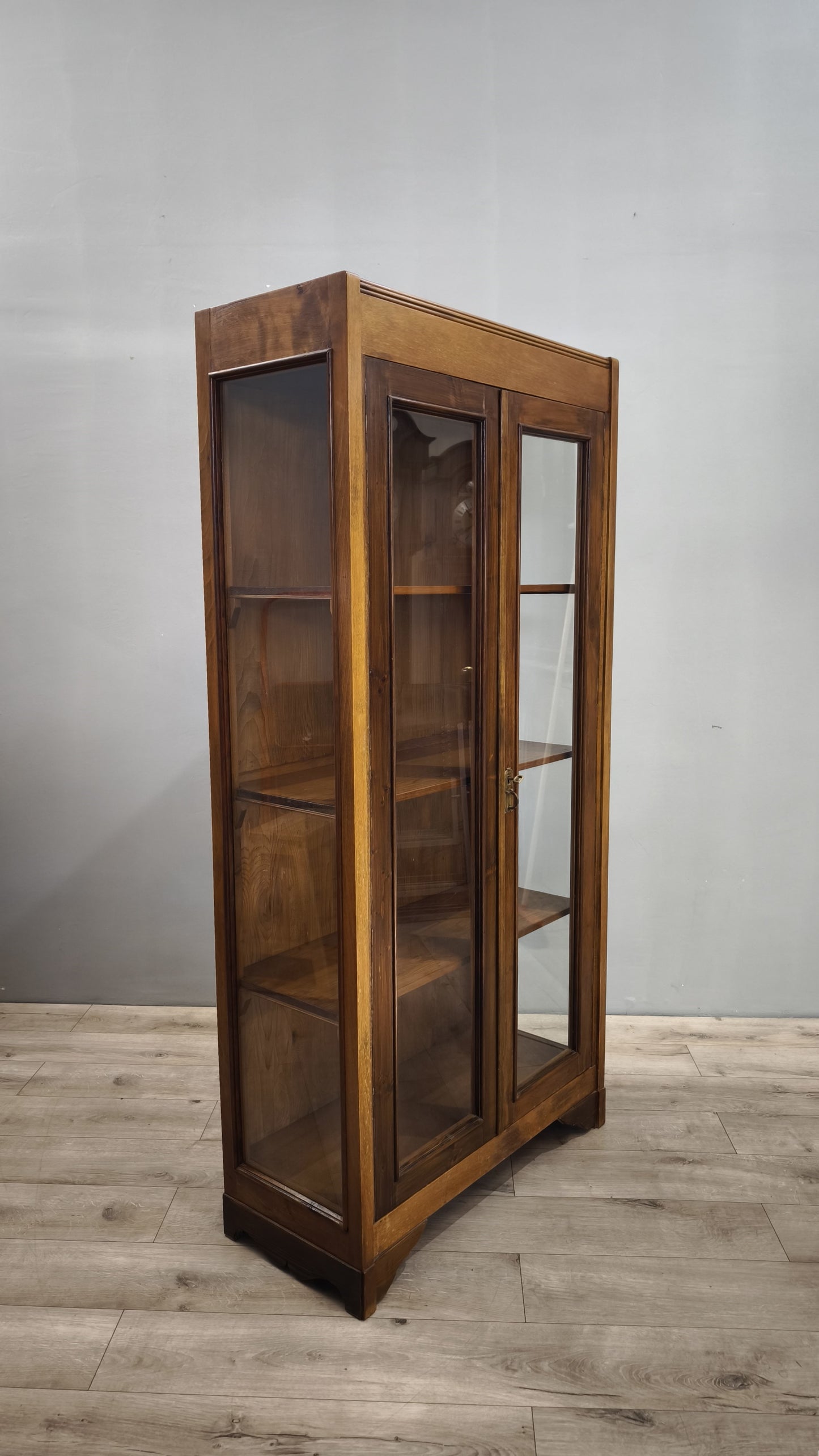 79018 Vetrina in legno due sportelli
