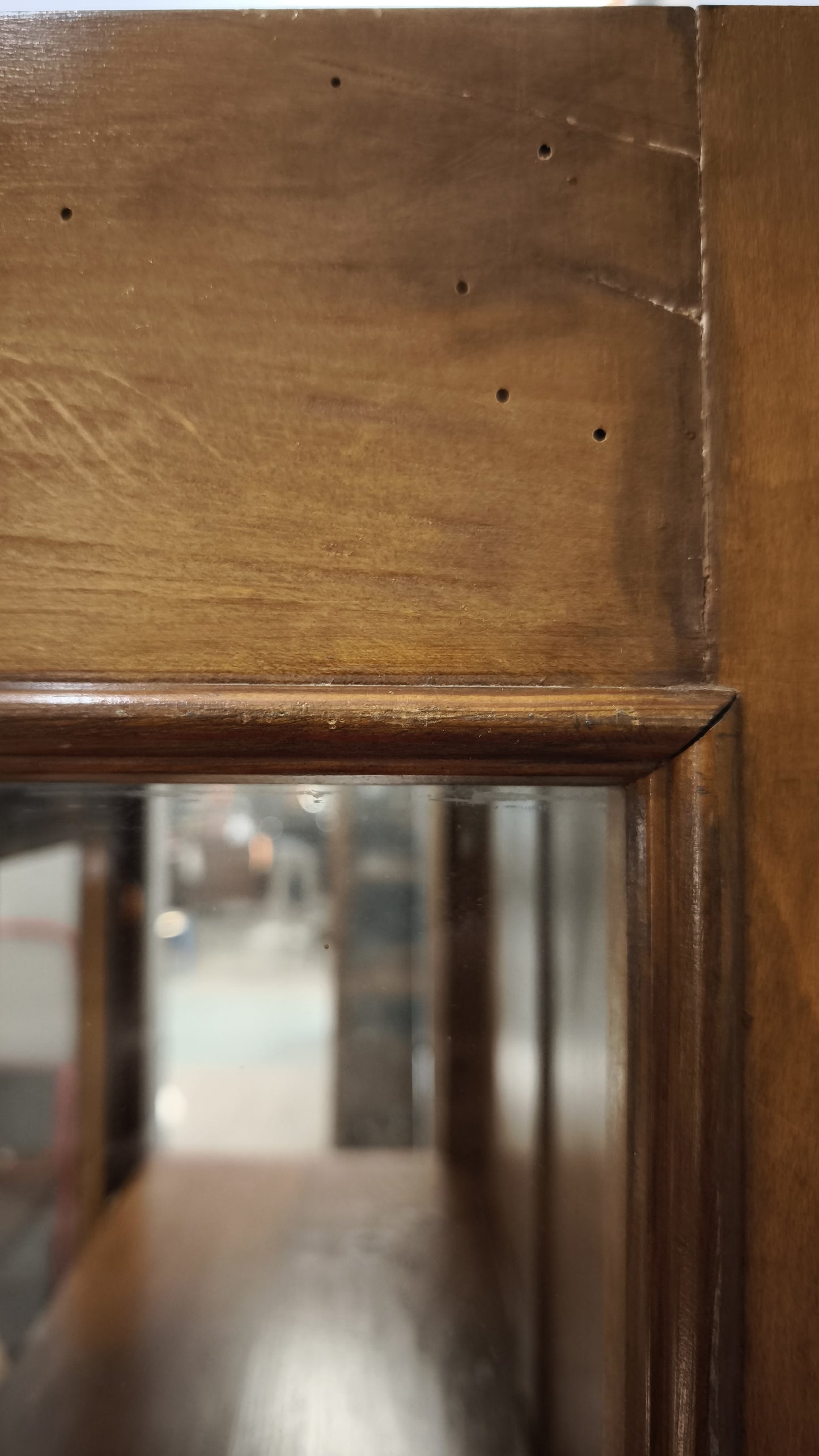 79018 Vetrina in legno due sportelli