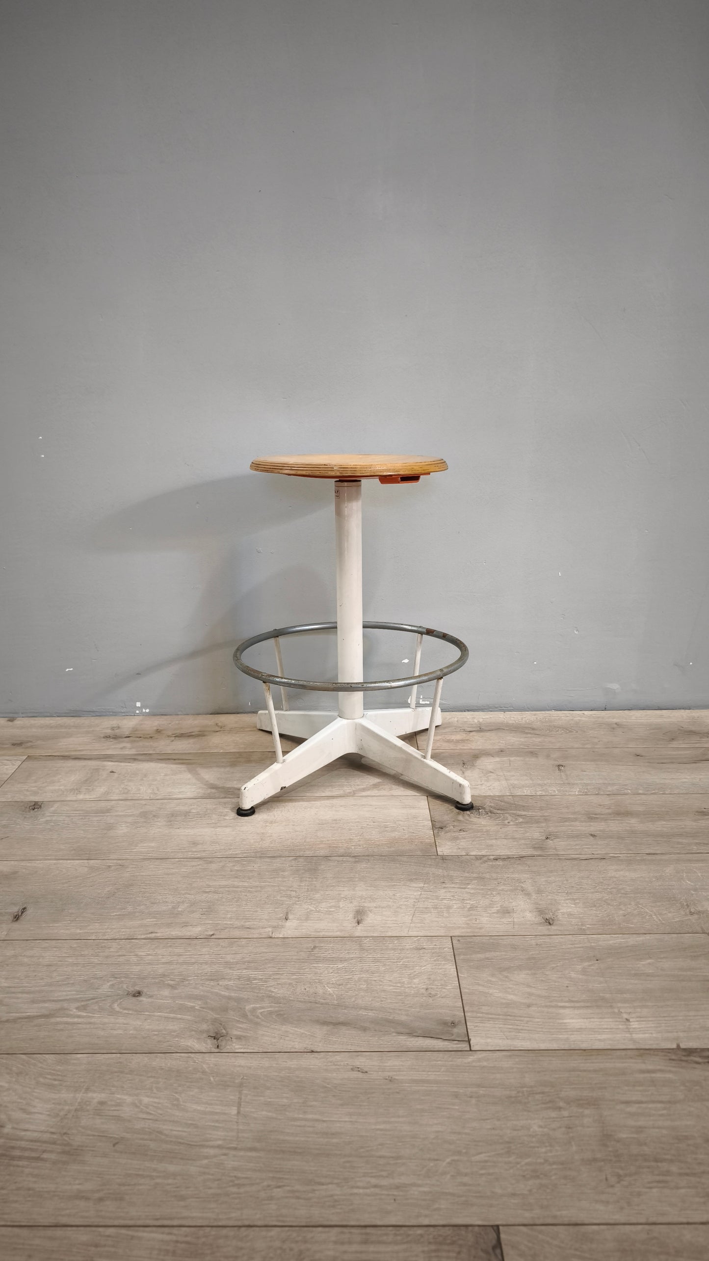 79020 Sgabello stile industriale