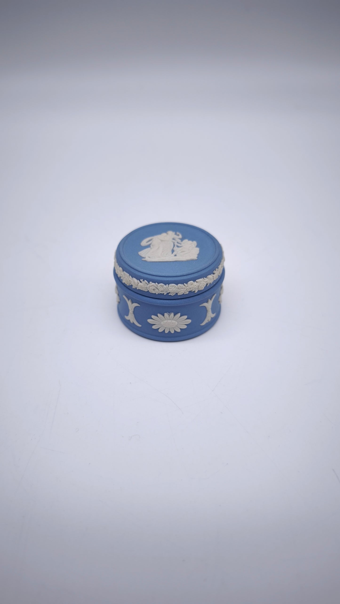 78851 Scatolina in ceramica Wedgwood