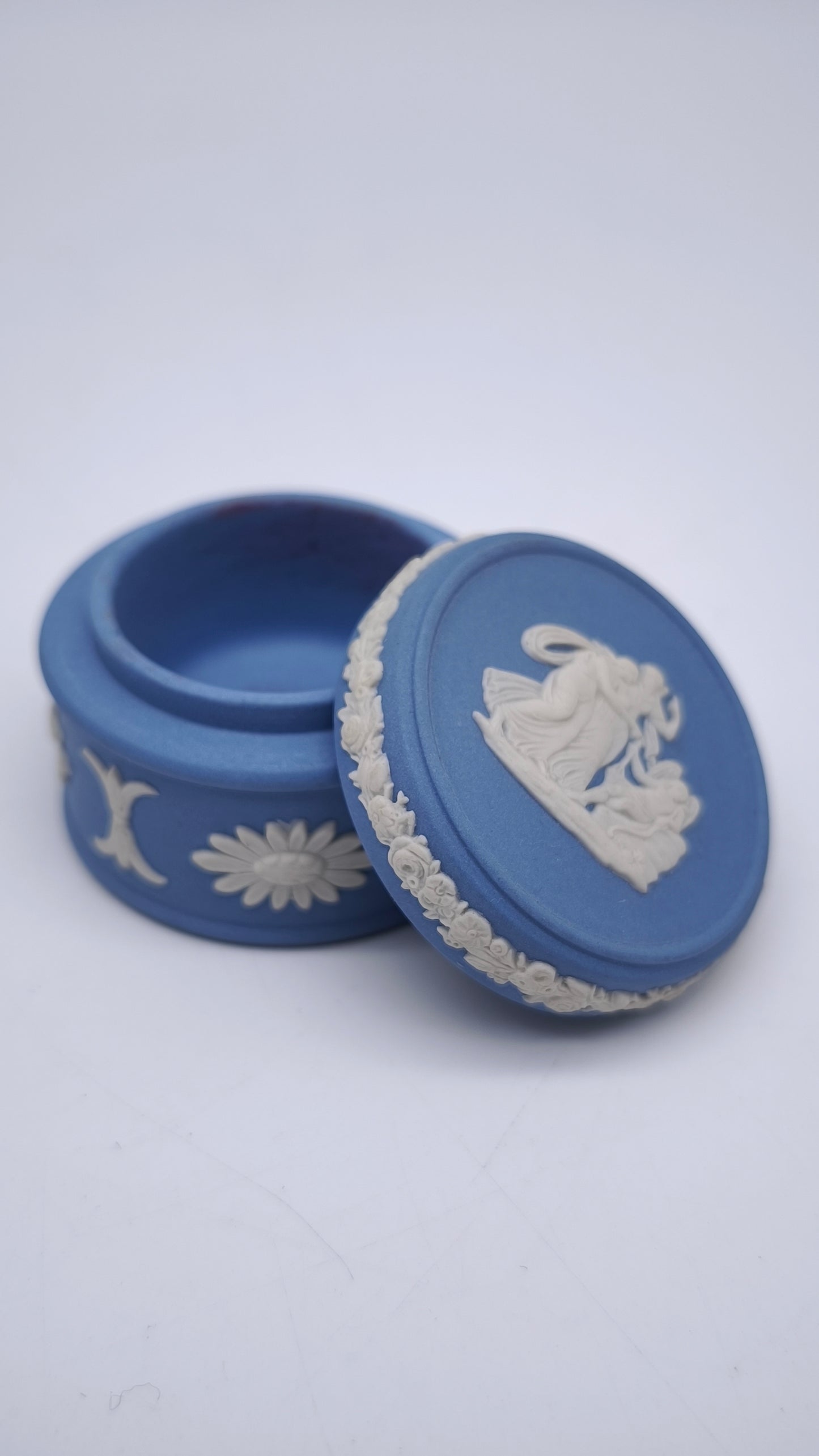 78851 Scatolina in ceramica Wedgwood