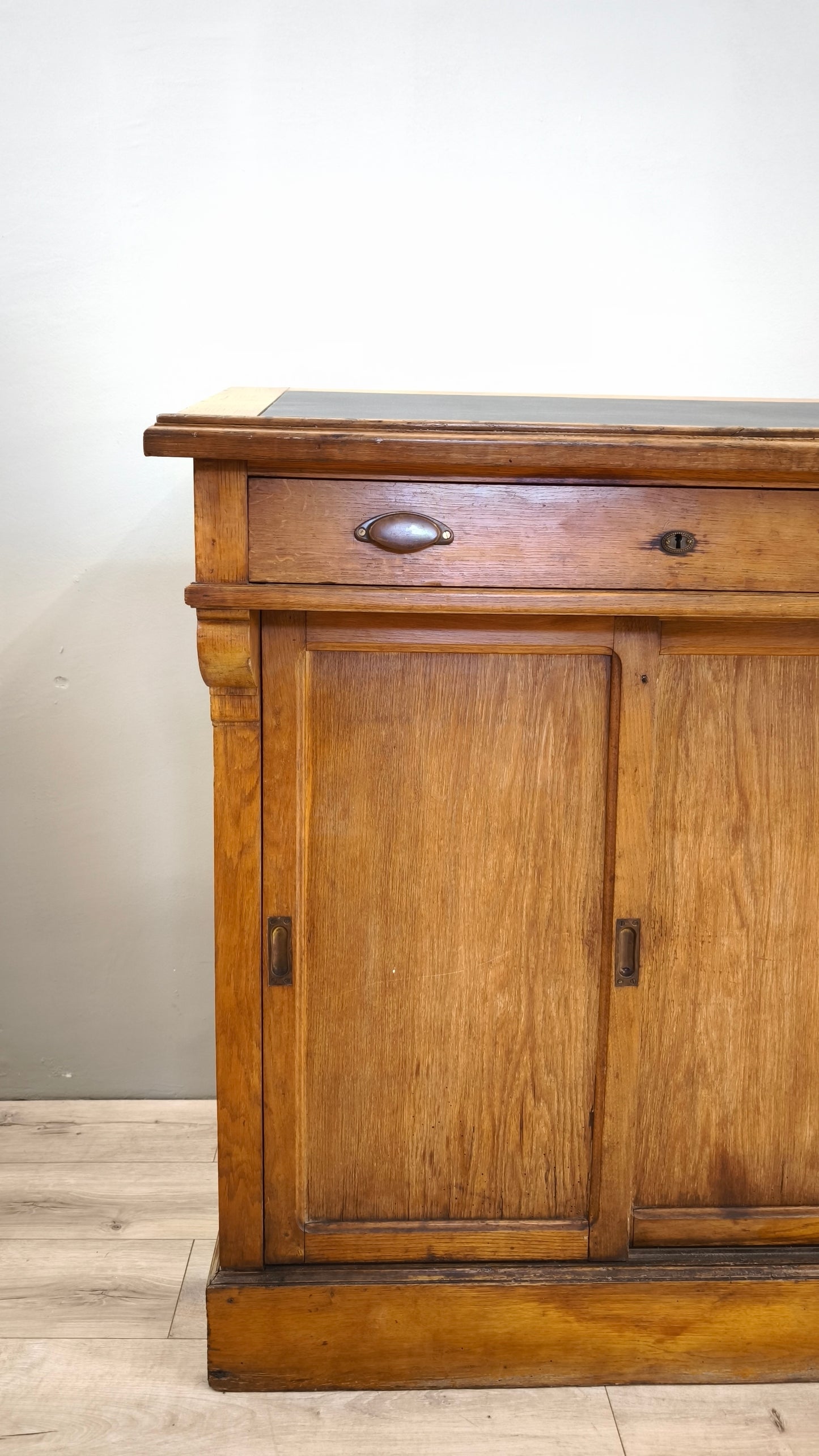 79072 Mobile archivio in legno con piano inclinato