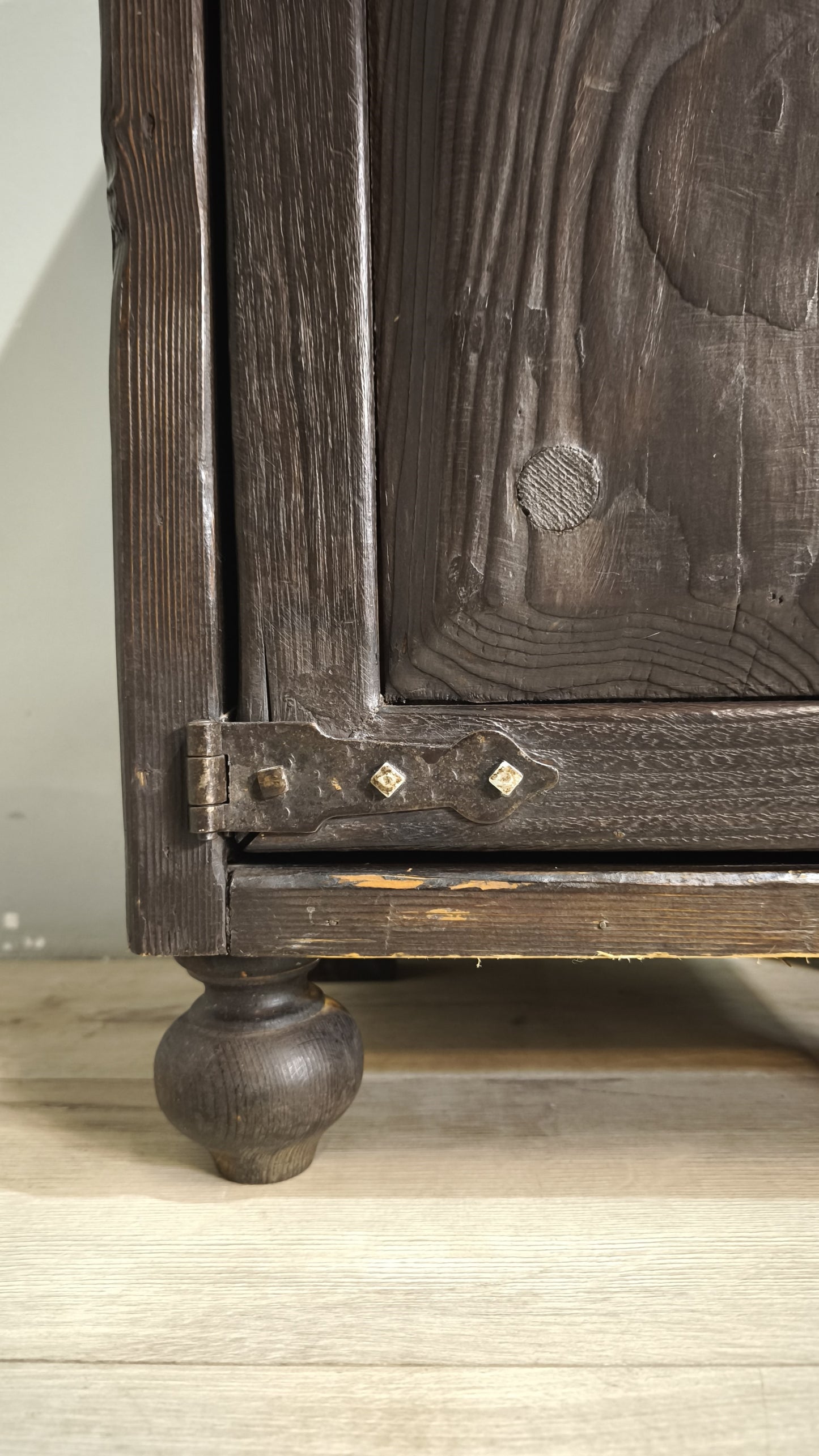 79237 Comodino singolo in legno massello