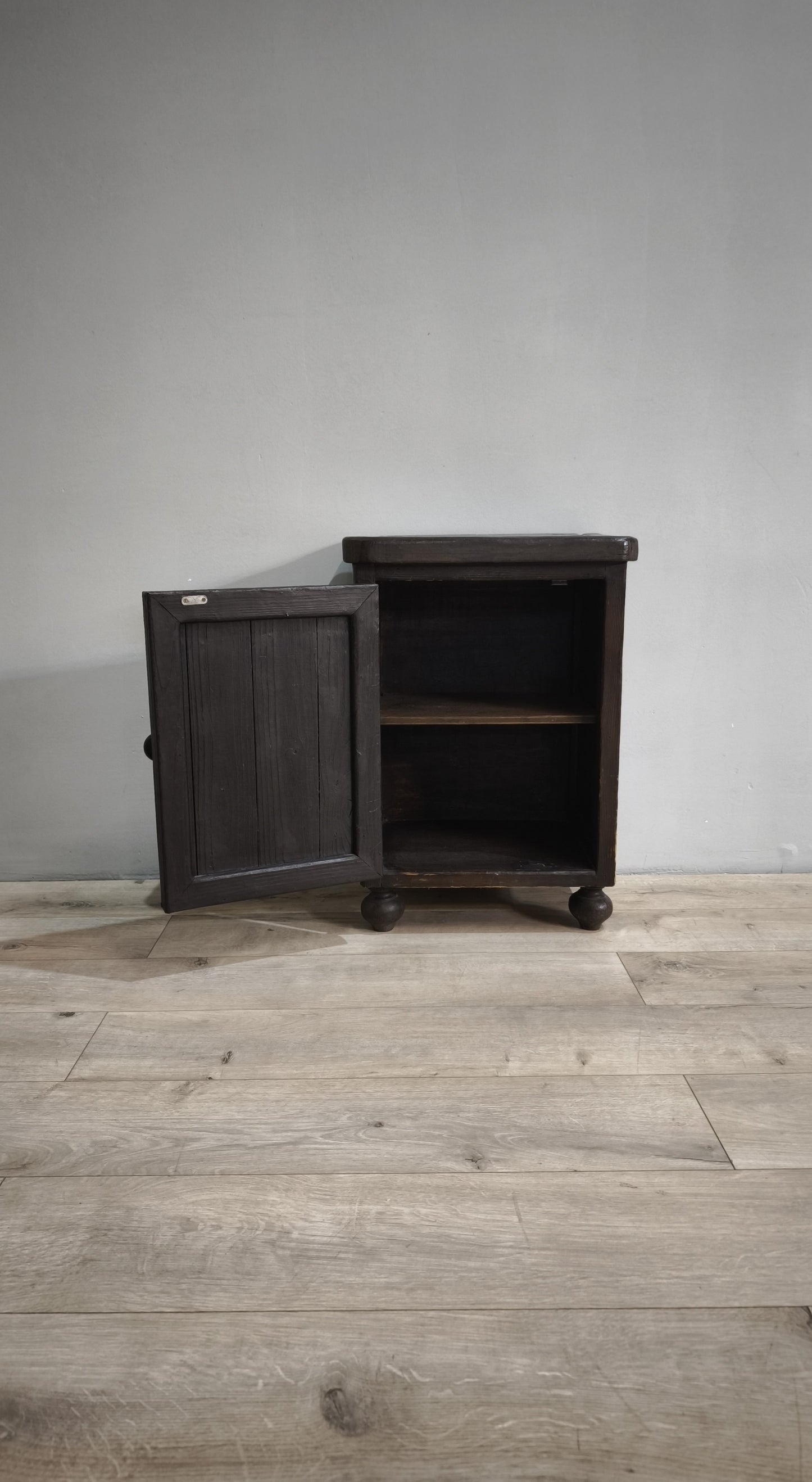 79237 Comodino singolo in legno massello