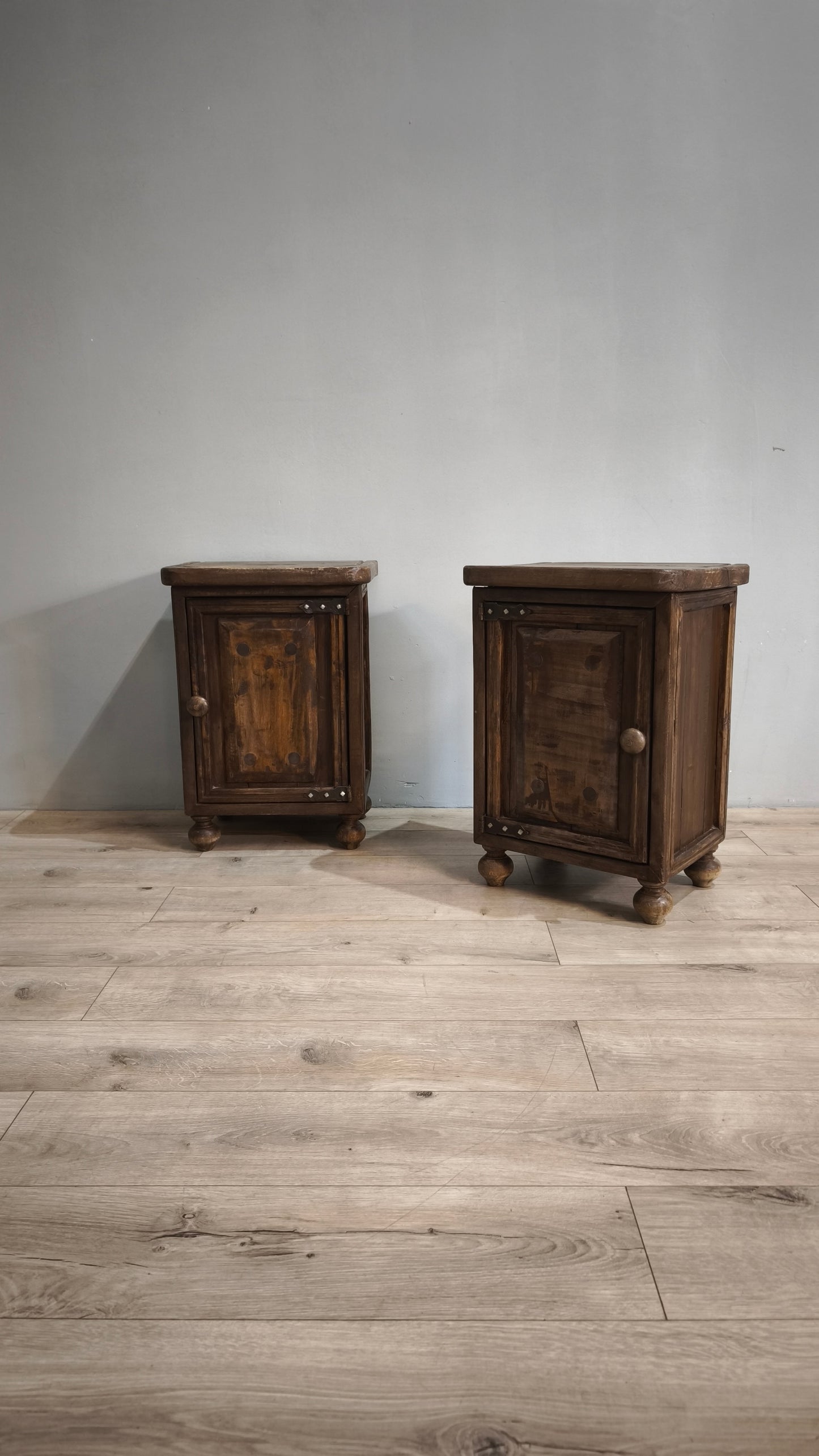 79236 Coppia di comodini in legno massello