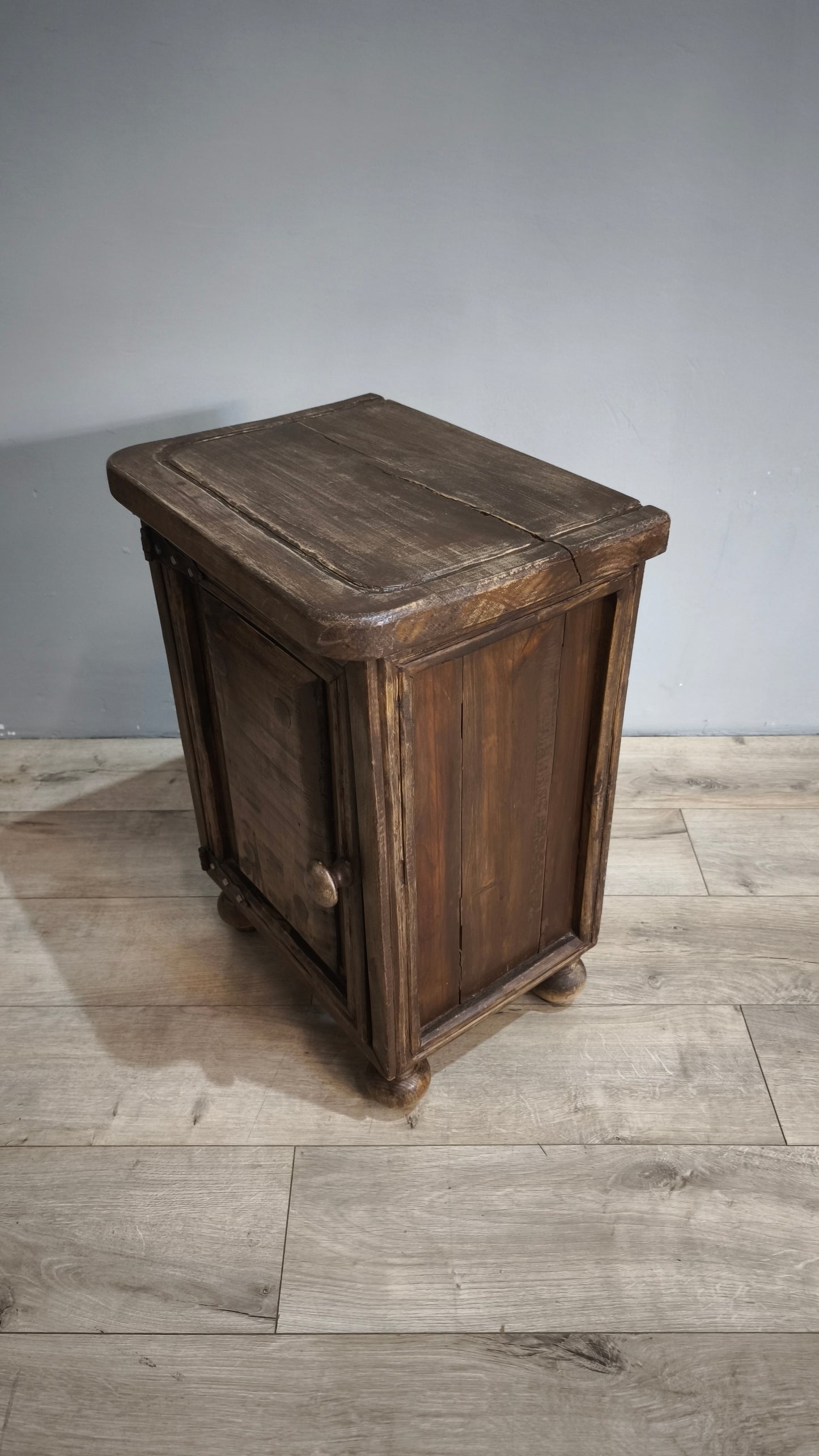 79236 Coppia di comodini in legno massello