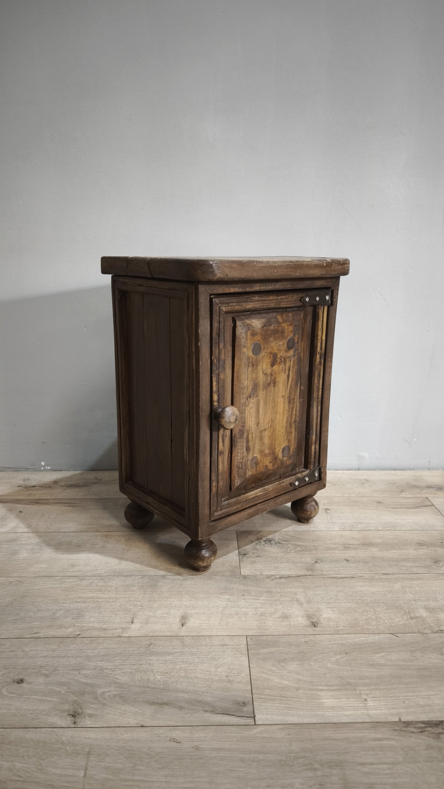 79236 Coppia di comodini in legno massello