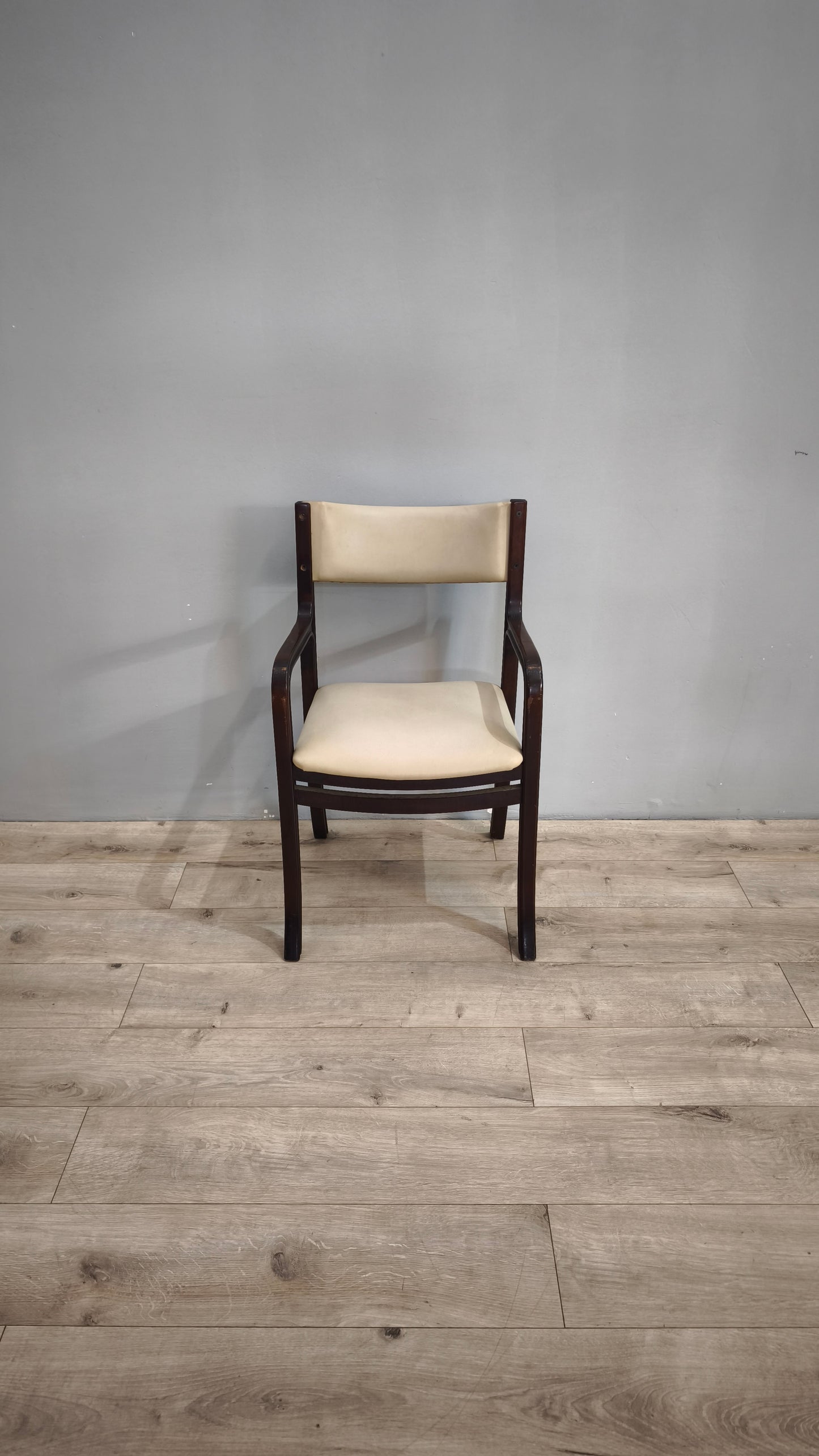 79346 Poltroncina in legno e tessuto beige