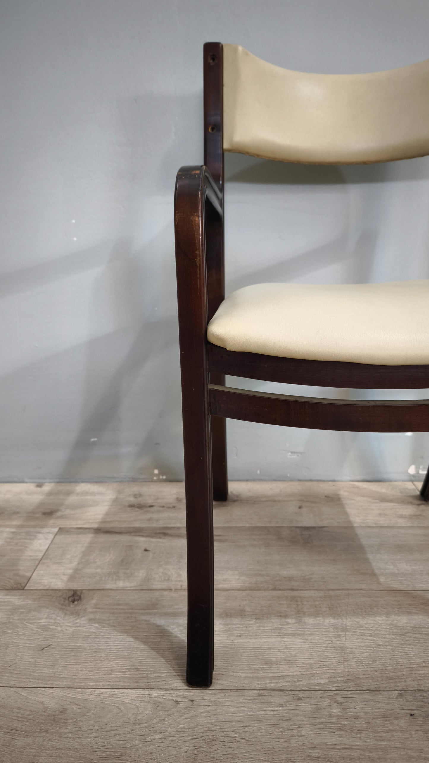 79346 Poltroncina in legno e tessuto beige