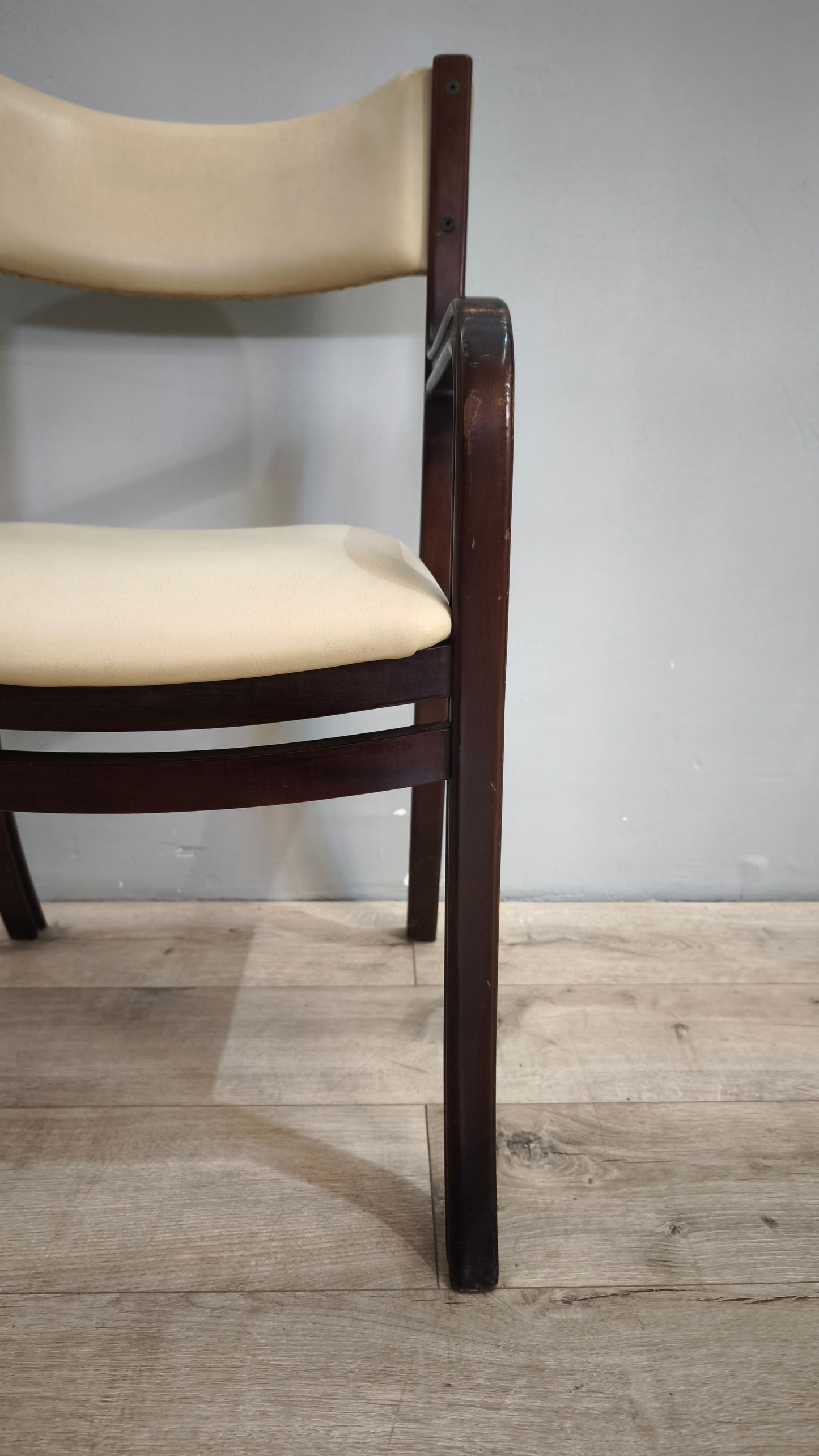 79346 Poltroncina in legno e tessuto beige
