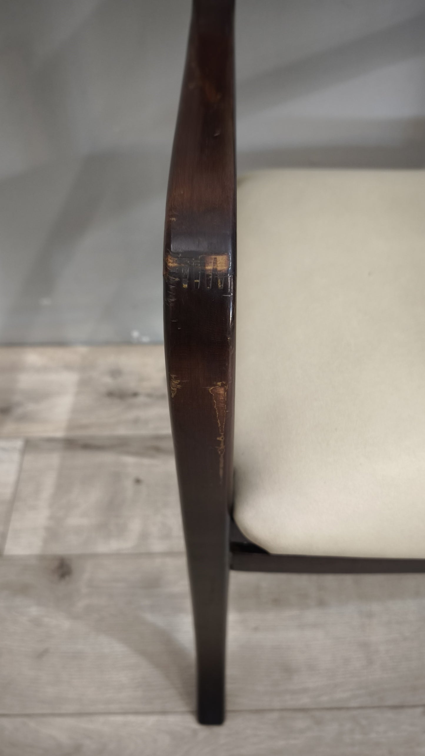 79346 Poltroncina in legno e tessuto beige