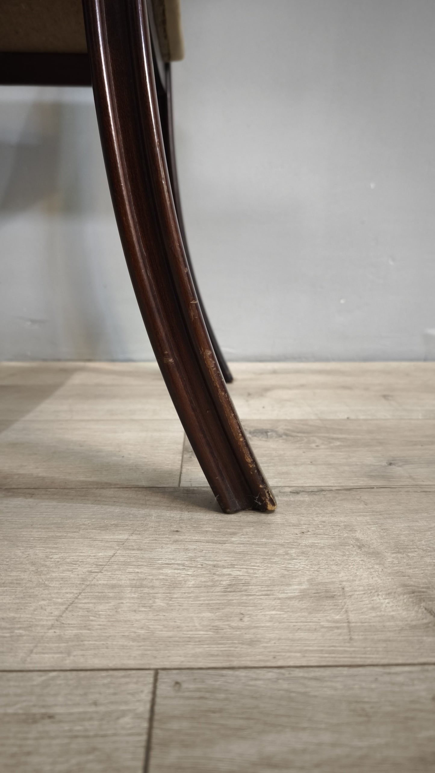 79346 Poltroncina in legno e tessuto beige