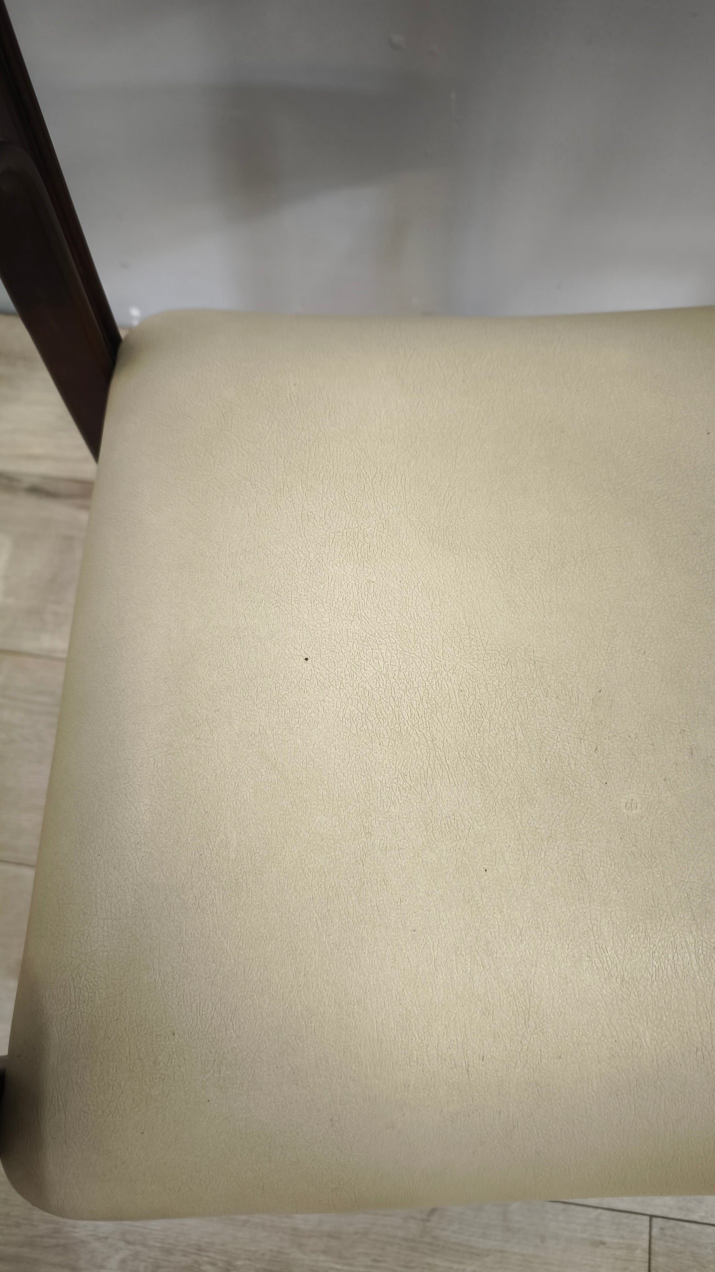 79346 Poltroncina in legno e tessuto beige