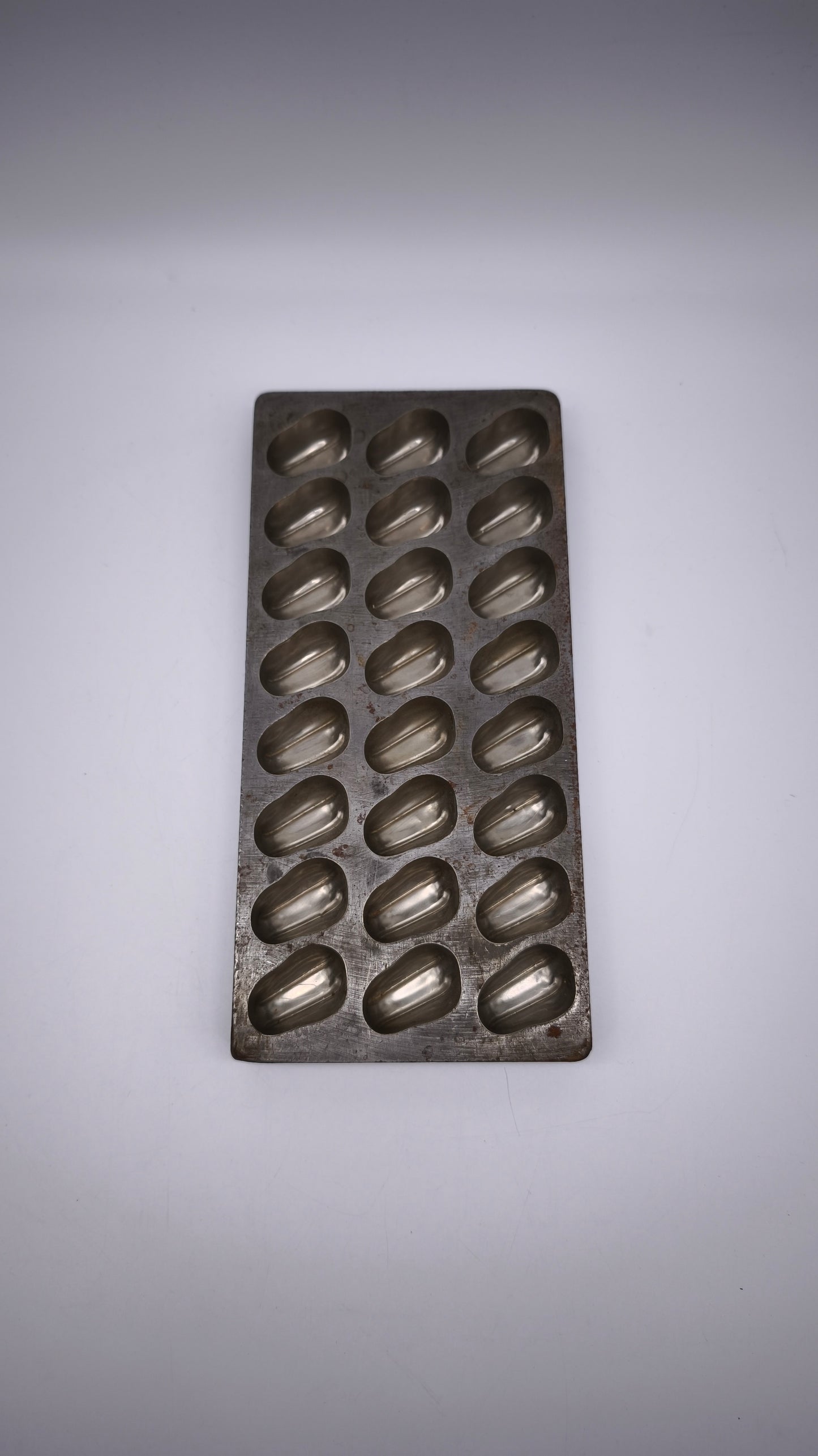79129 Stampino per cioccolatini vintage in acciaio