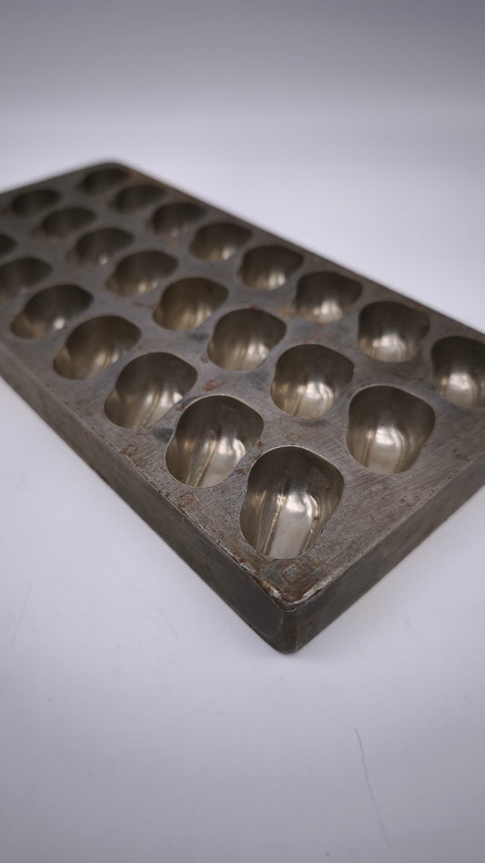 79129 Stampino per cioccolatini vintage in acciaio