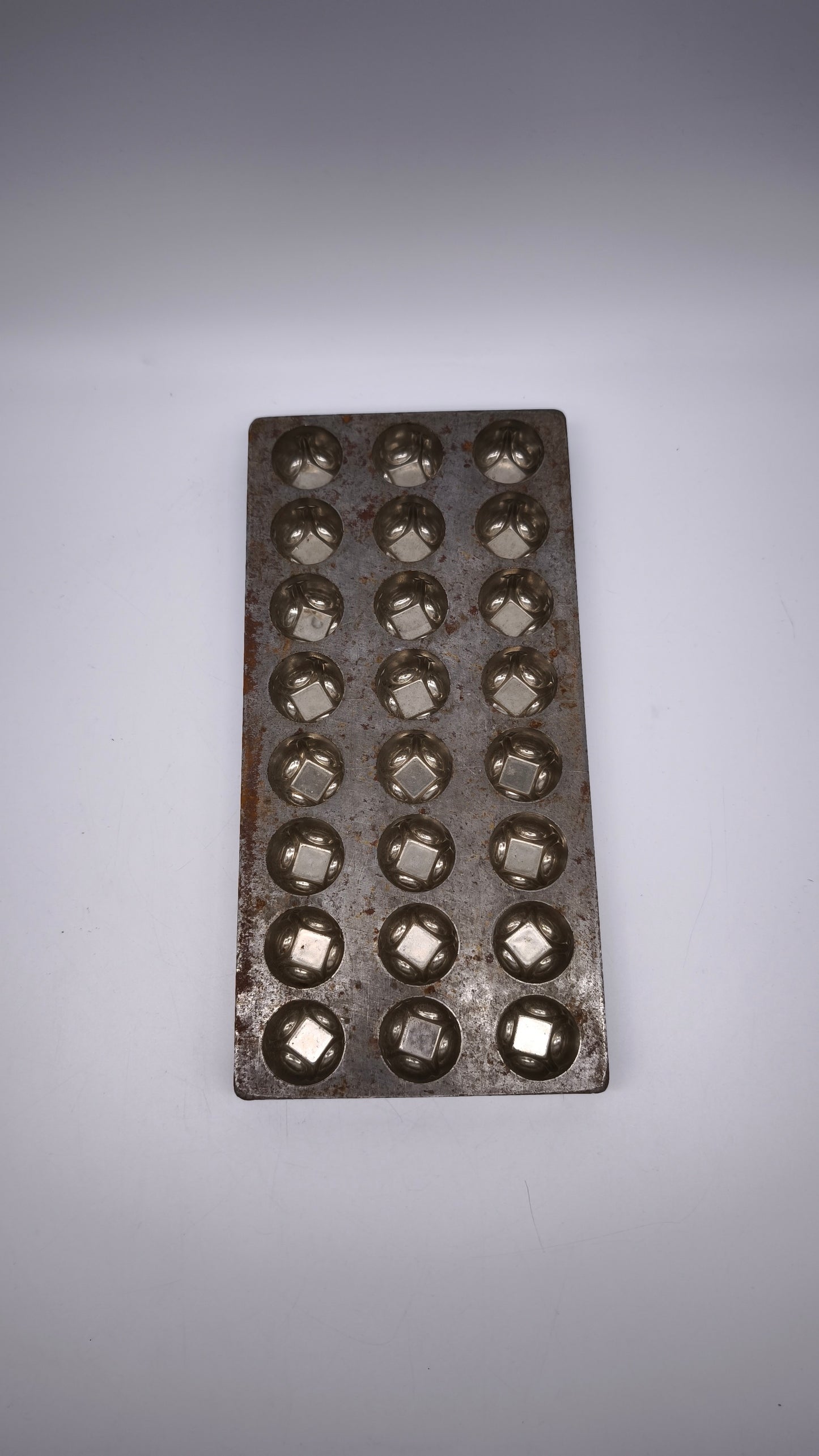 79129-2 Stampino per cioccolatini vintage in acciaio