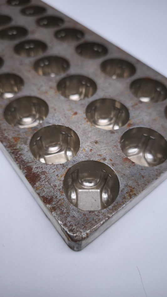 79129-2 Stampino per cioccolatini vintage in acciaio