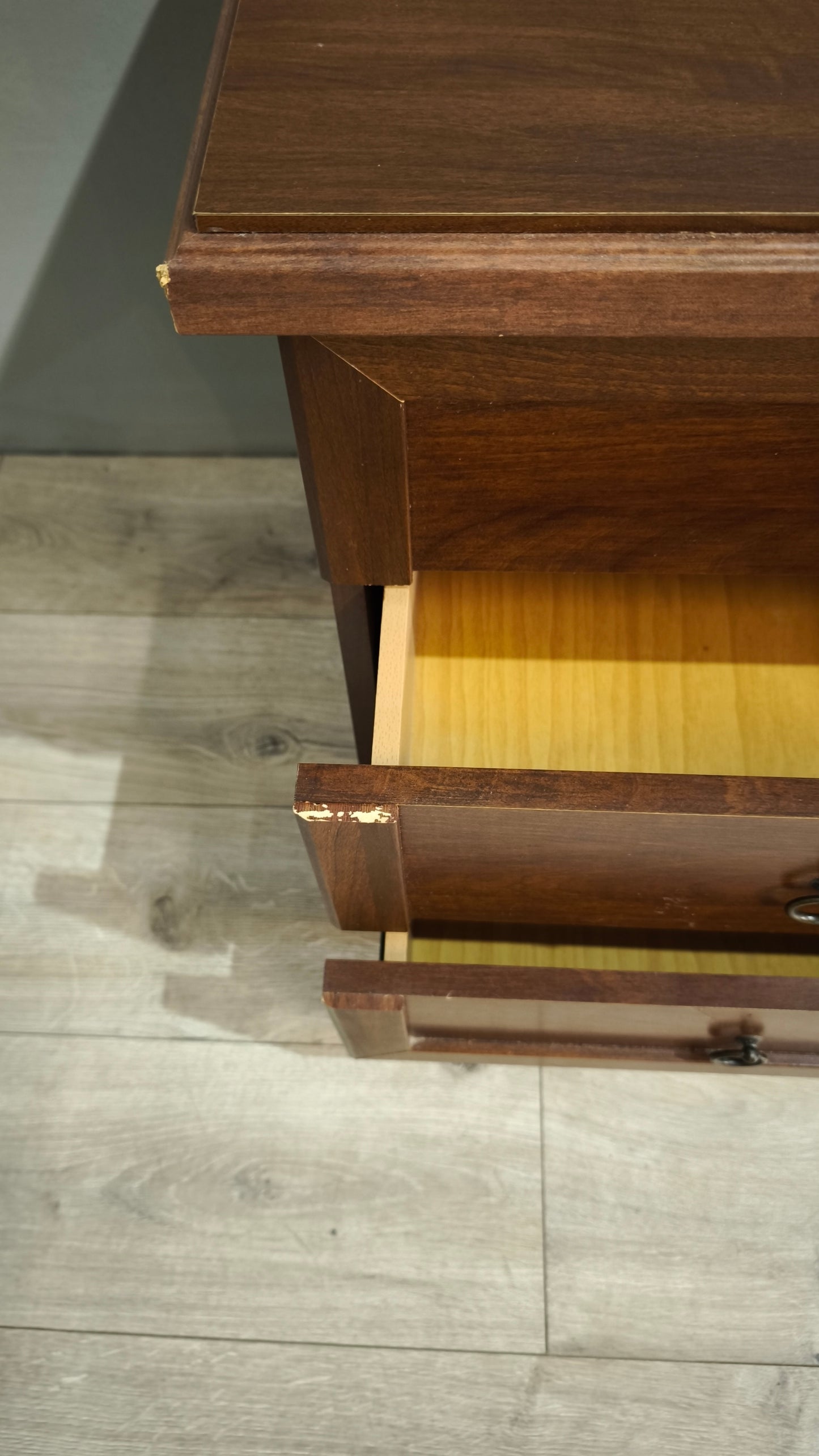 79356 Coppia di comodini in legno con tre cassetti