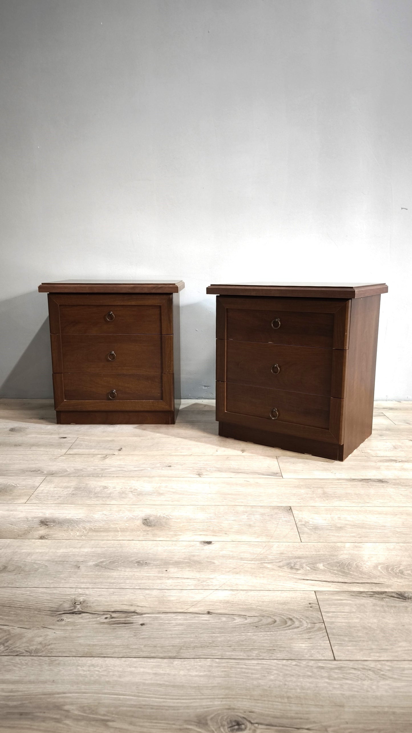 79356 Coppia di comodini in legno con tre cassetti
