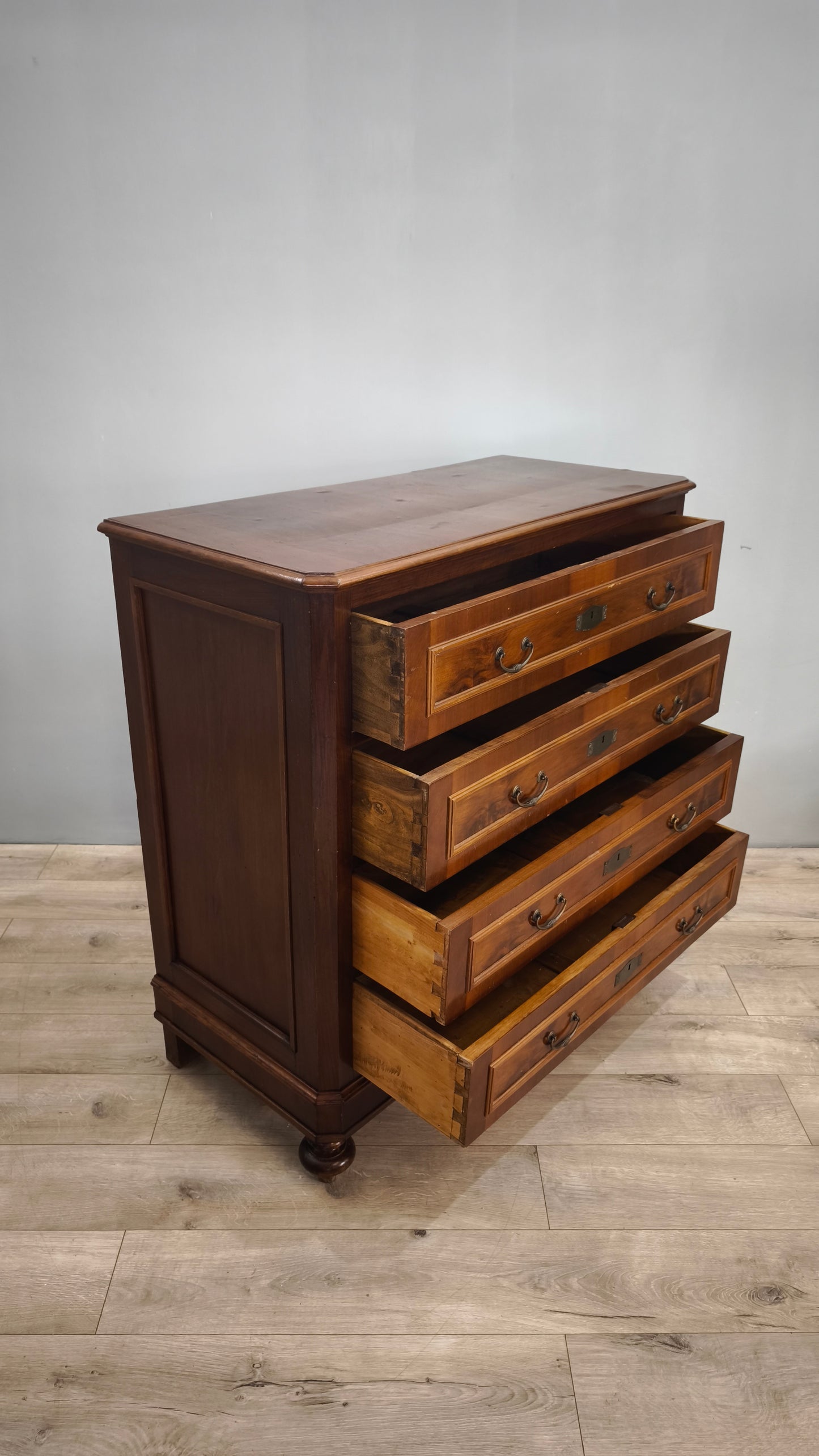 79358 Comò in legno con quatto cassetti