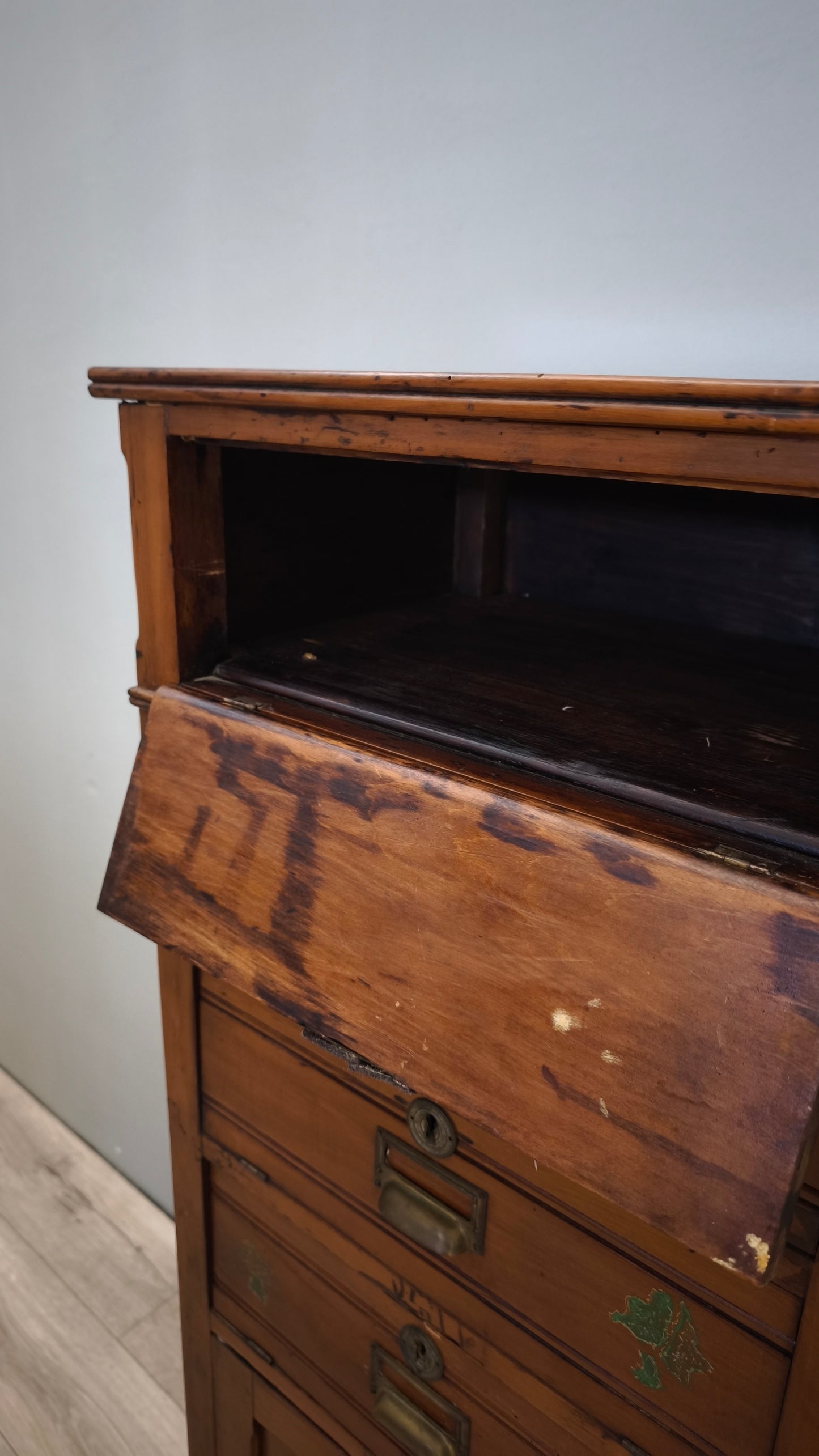 79406 Mobiletto archivio in legno