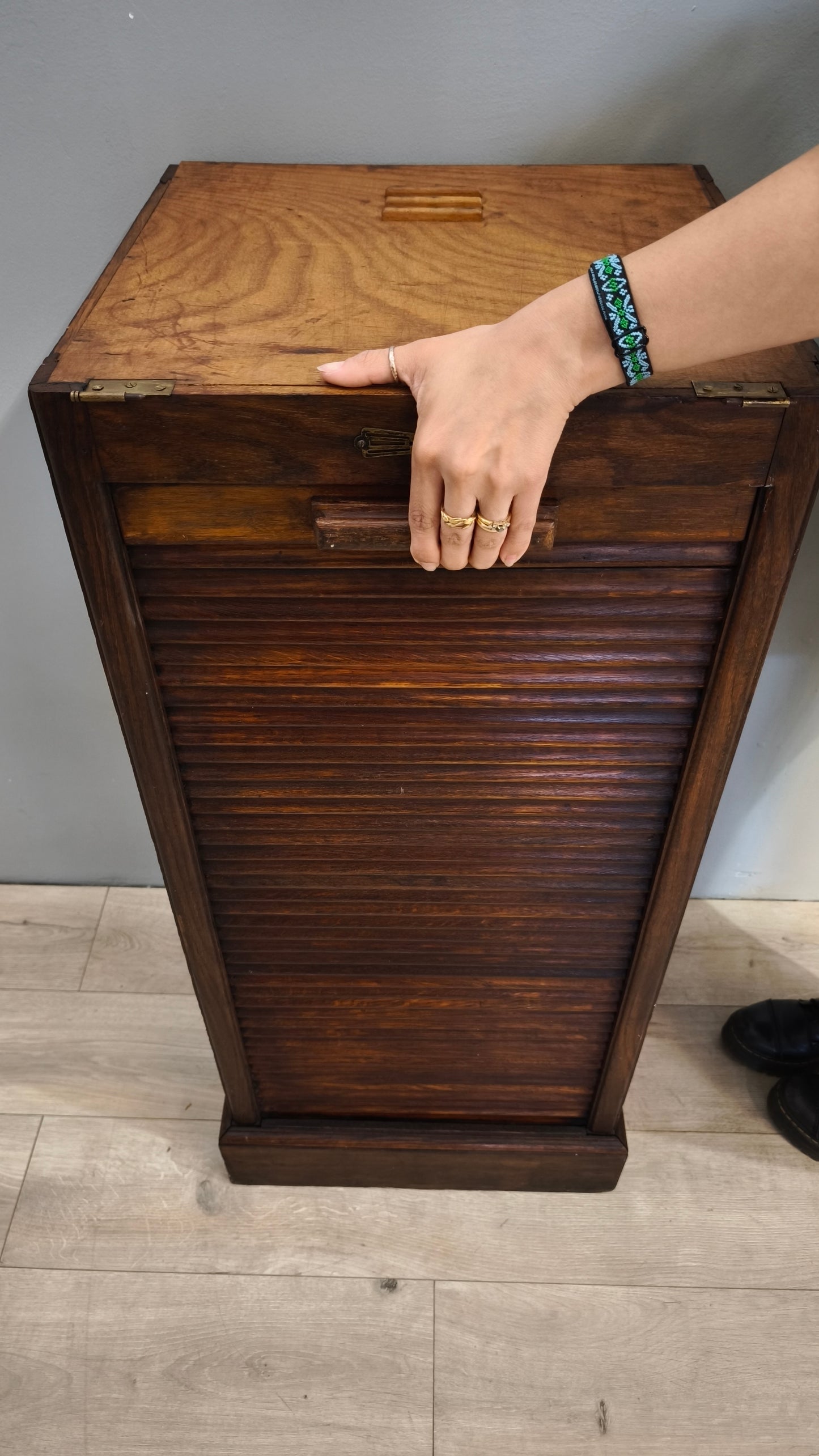79405 Mobiletto archivio a serrandina in legno