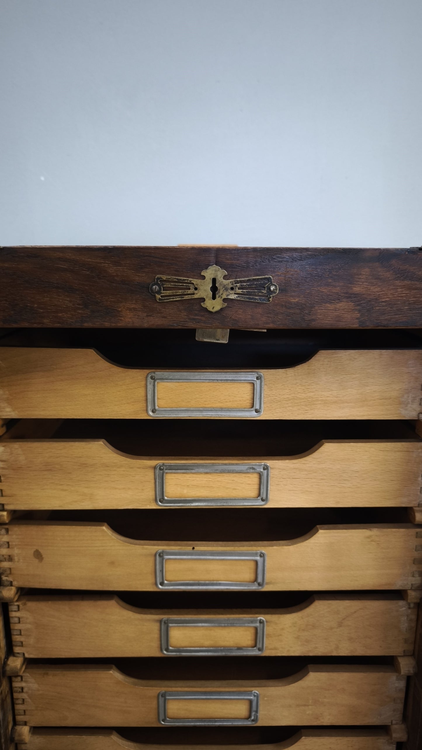 79405 Mobiletto archivio a serrandina in legno
