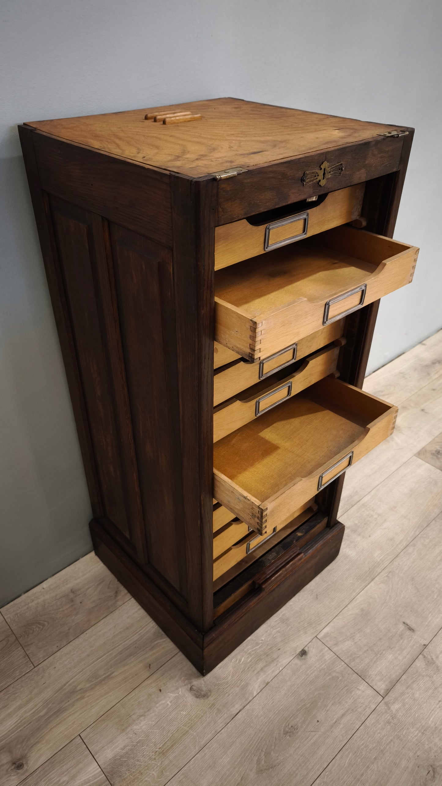 79405 Mobiletto archivio a serrandina in legno