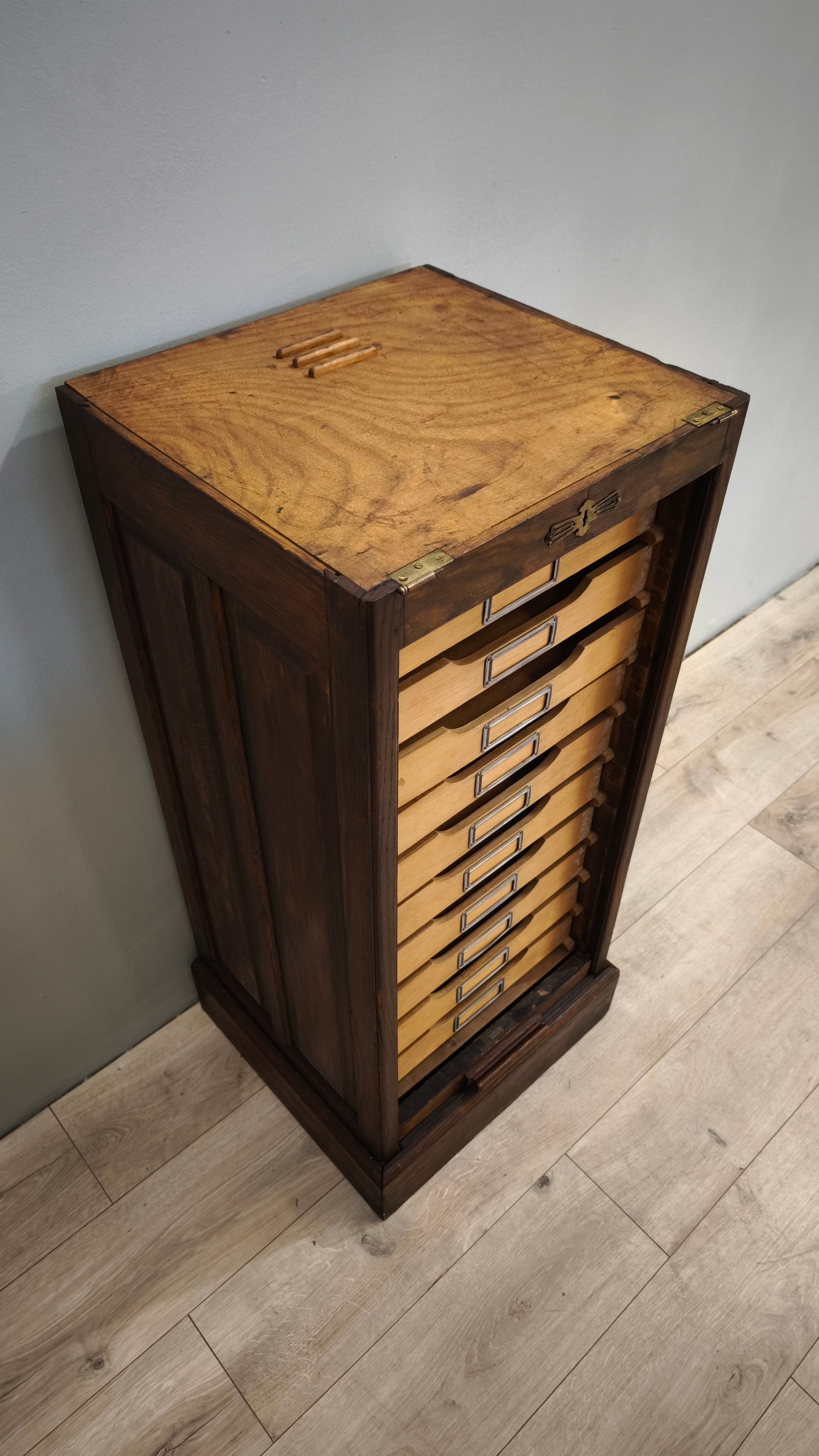 79405 Mobiletto archivio a serrandina in legno