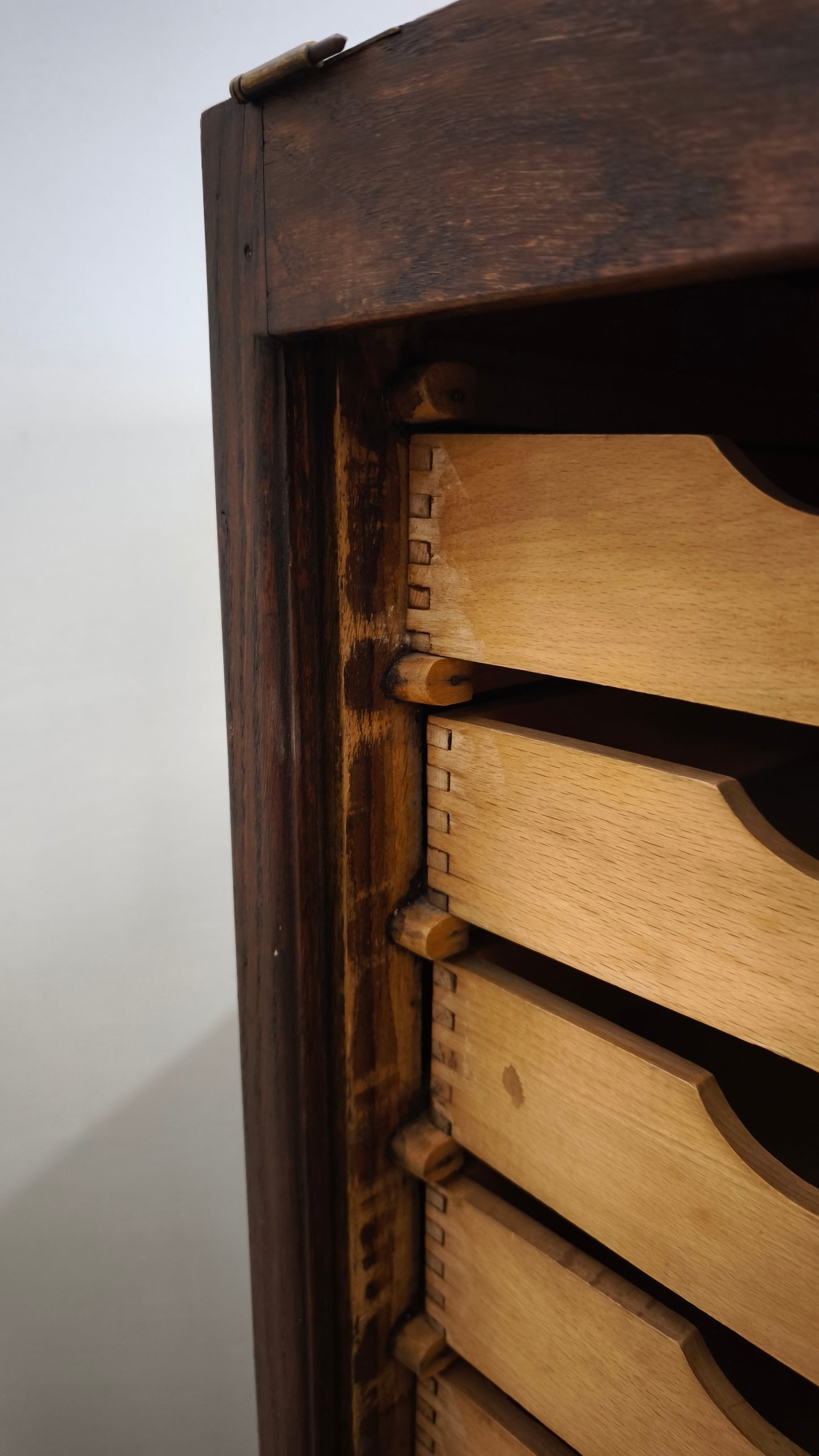 79405 Mobiletto archivio a serrandina in legno