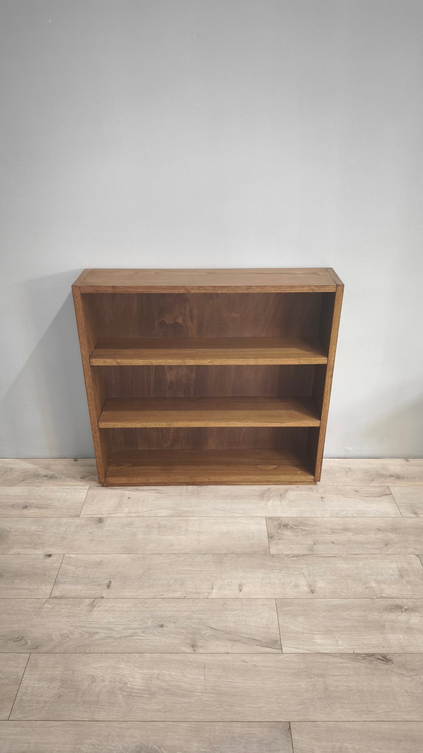 79504 Libreria bassa in legno con tre ripiani