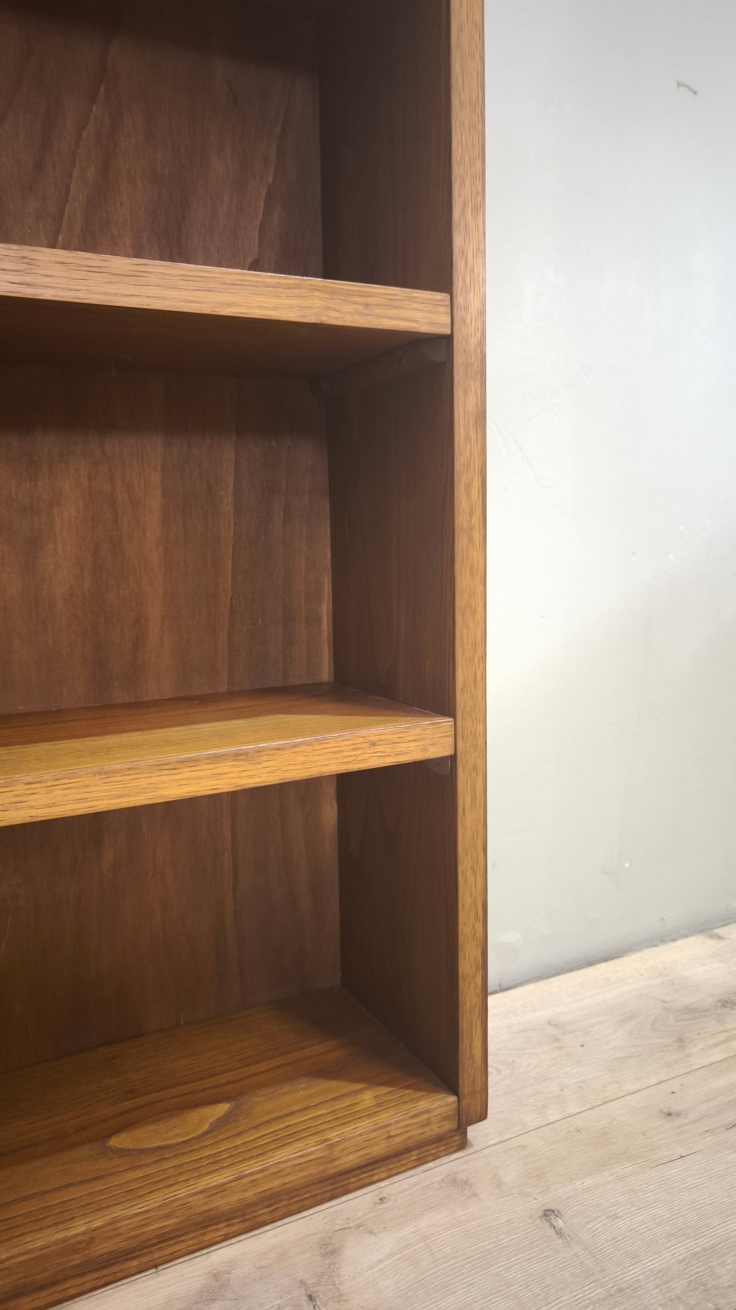 79504 Libreria bassa in legno con tre ripiani