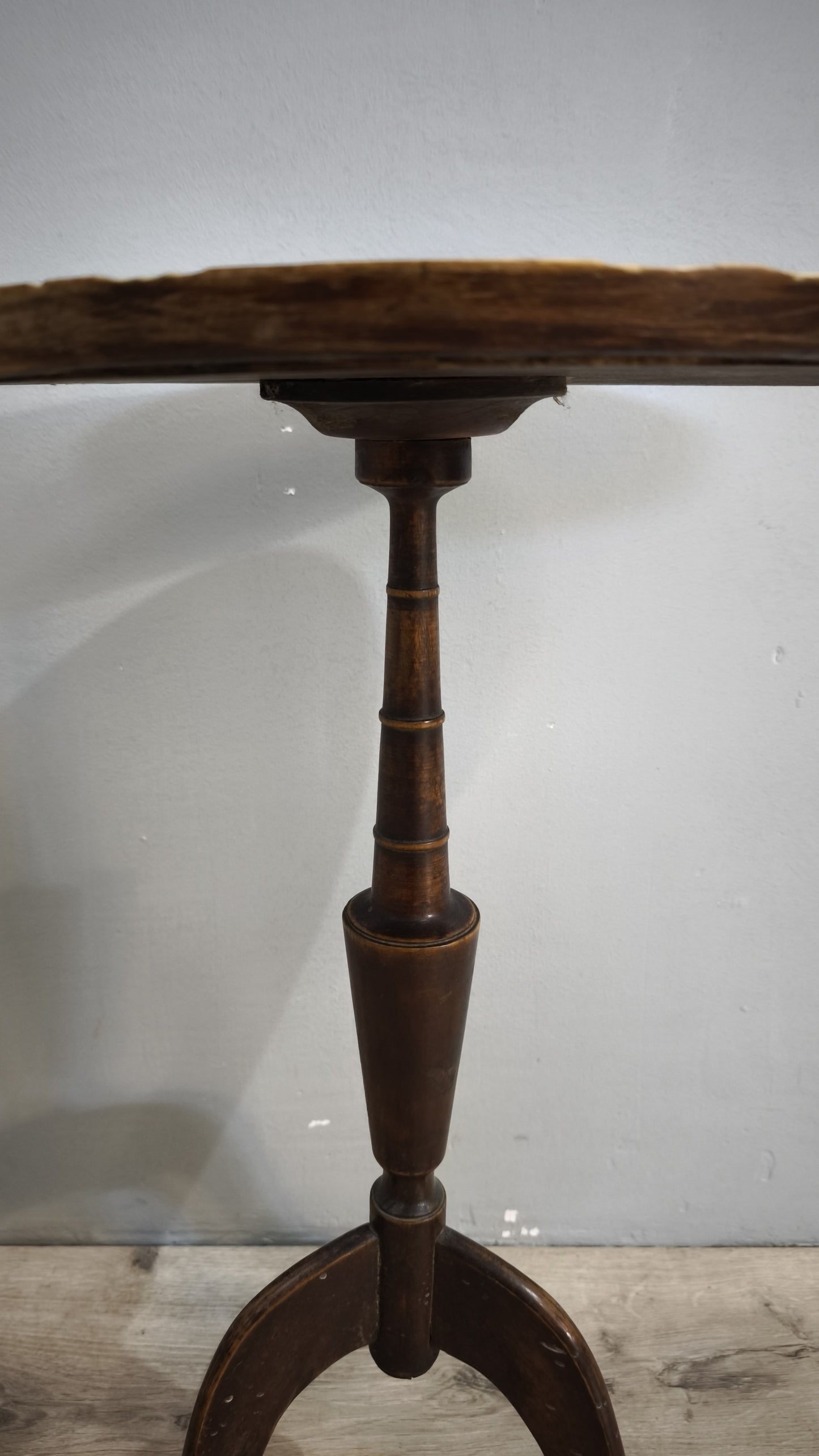 79569 Piccolo tavolino da salotto rotondo in legno