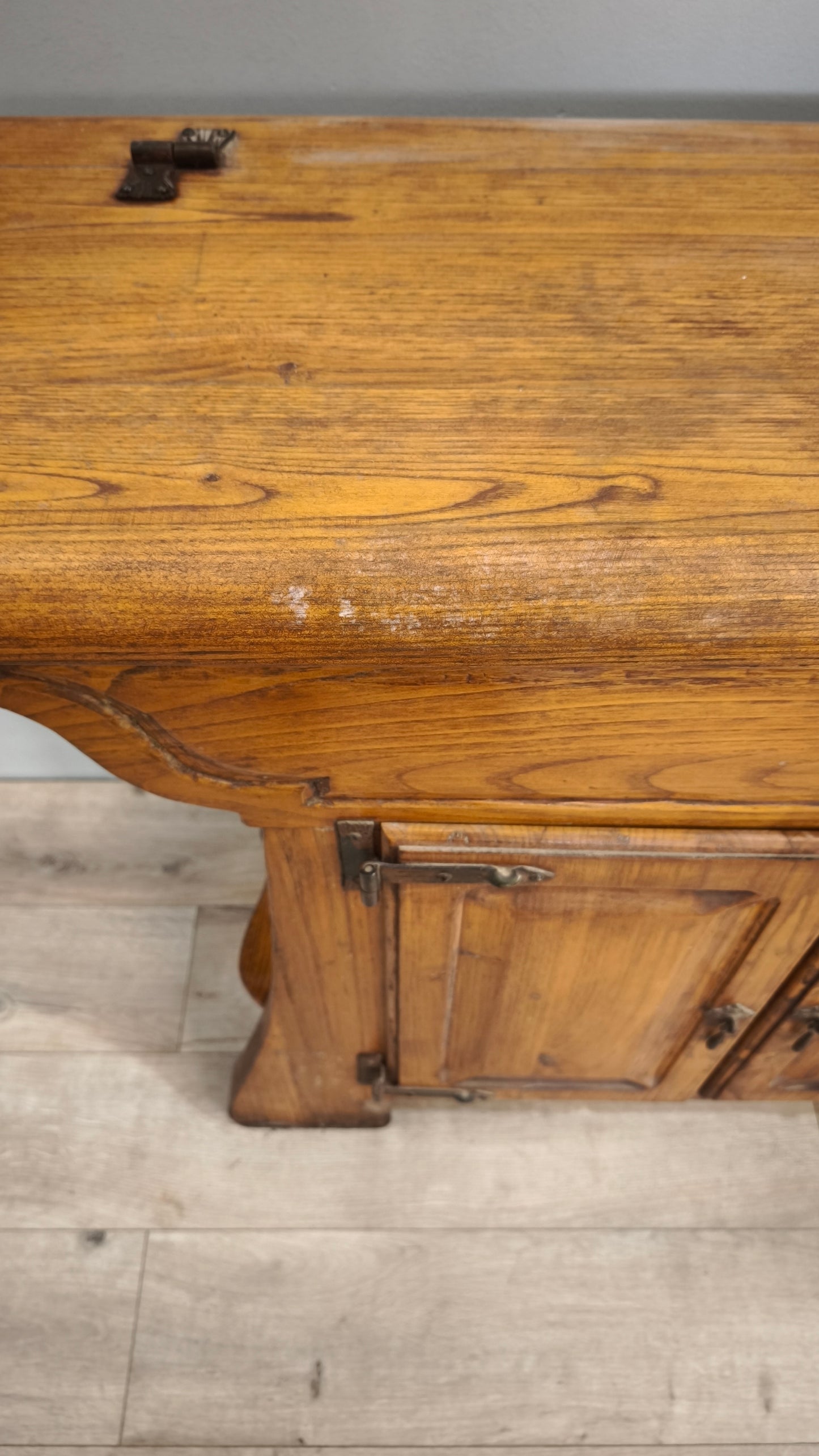 79716 Madia in legno massello con due sportelli