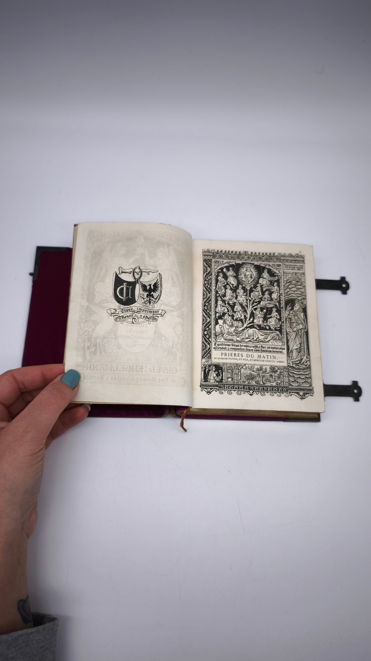 79665 Libro di preghiere con copertina rigida e chiusure in metallo