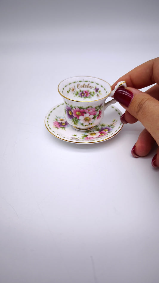 81335 Miniatura tazzina con piattino in ceramica Royal Albert, Flower of the month series, October, Cosmos