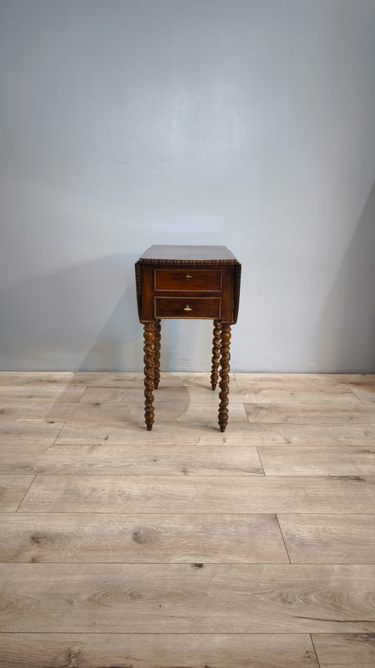 81351 Tavolo a bandelle in legno con due cassetti e uno sportello a ribalta