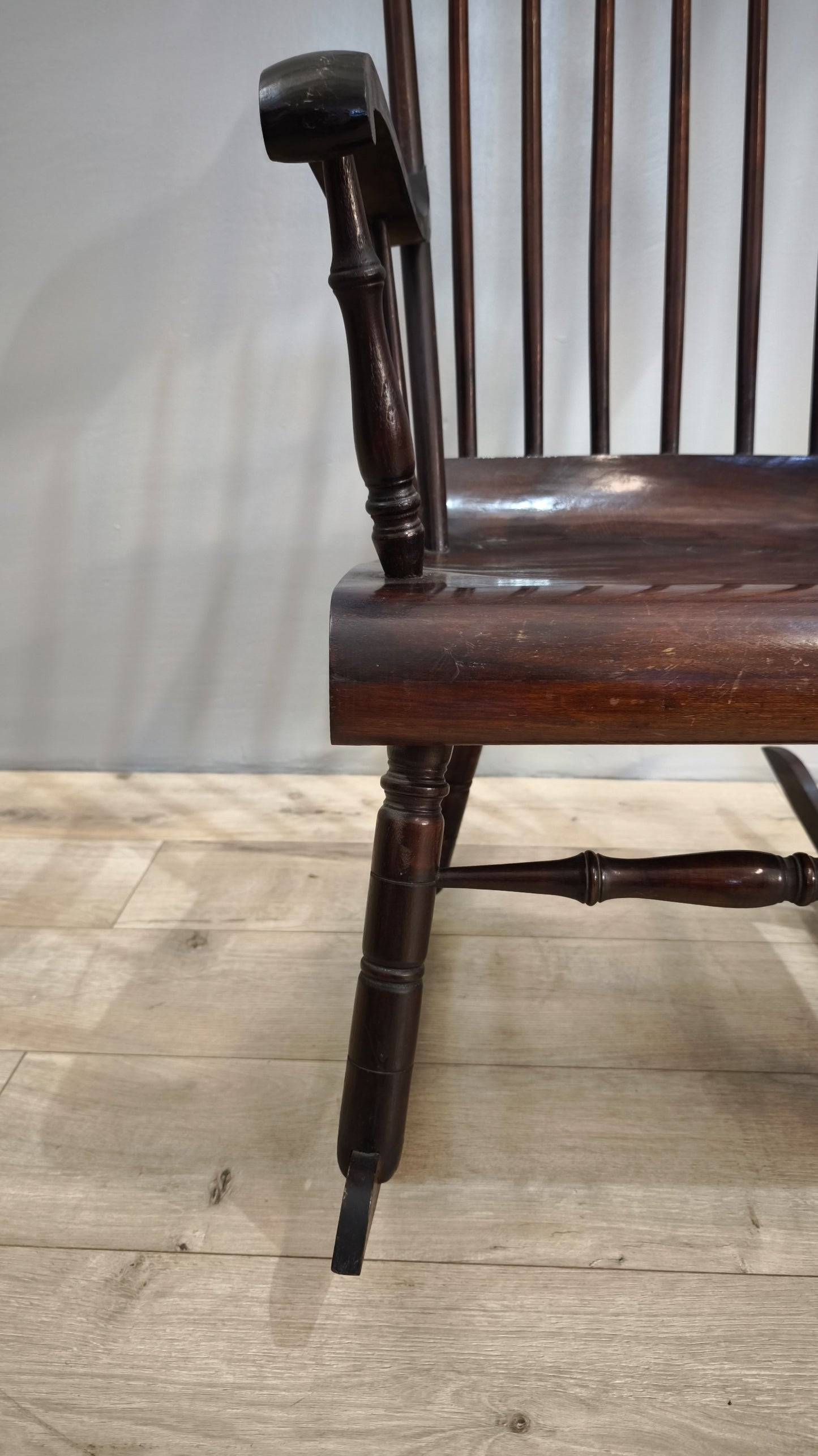 81454 Sedia a dondolo in legno