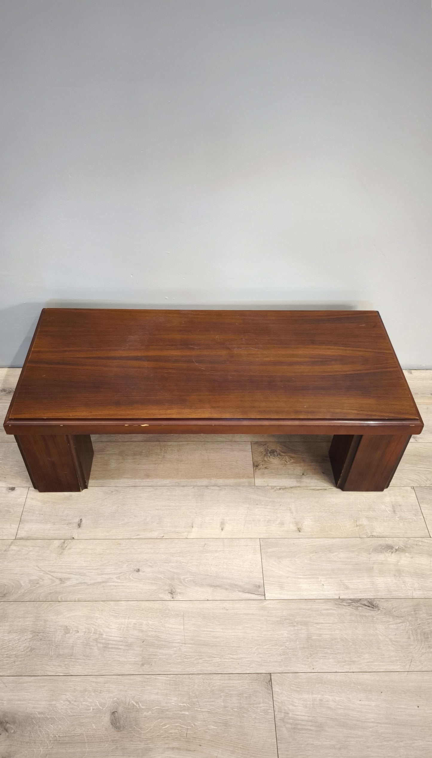 81502 Tavolino da salotto basso in legno con piano rettangolare