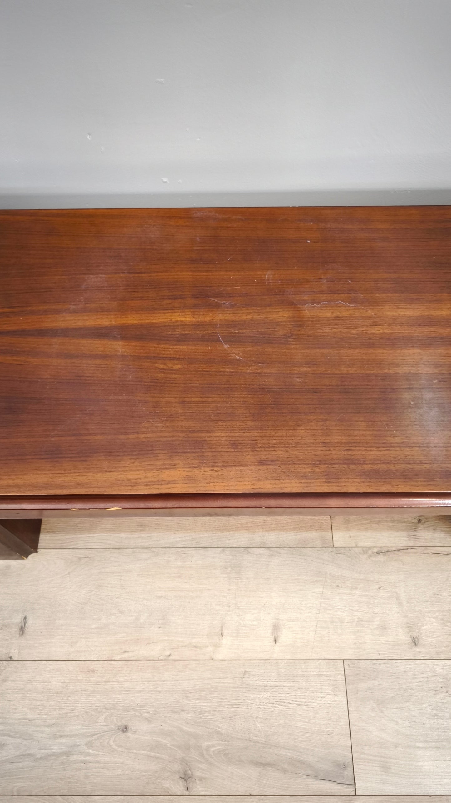 81502 Tavolino da salotto basso in legno con piano rettangolare