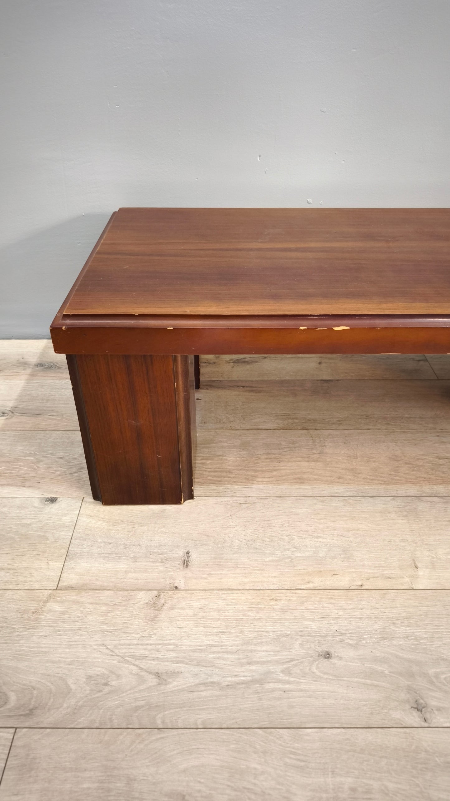 81502 Tavolino da salotto basso in legno con piano rettangolare