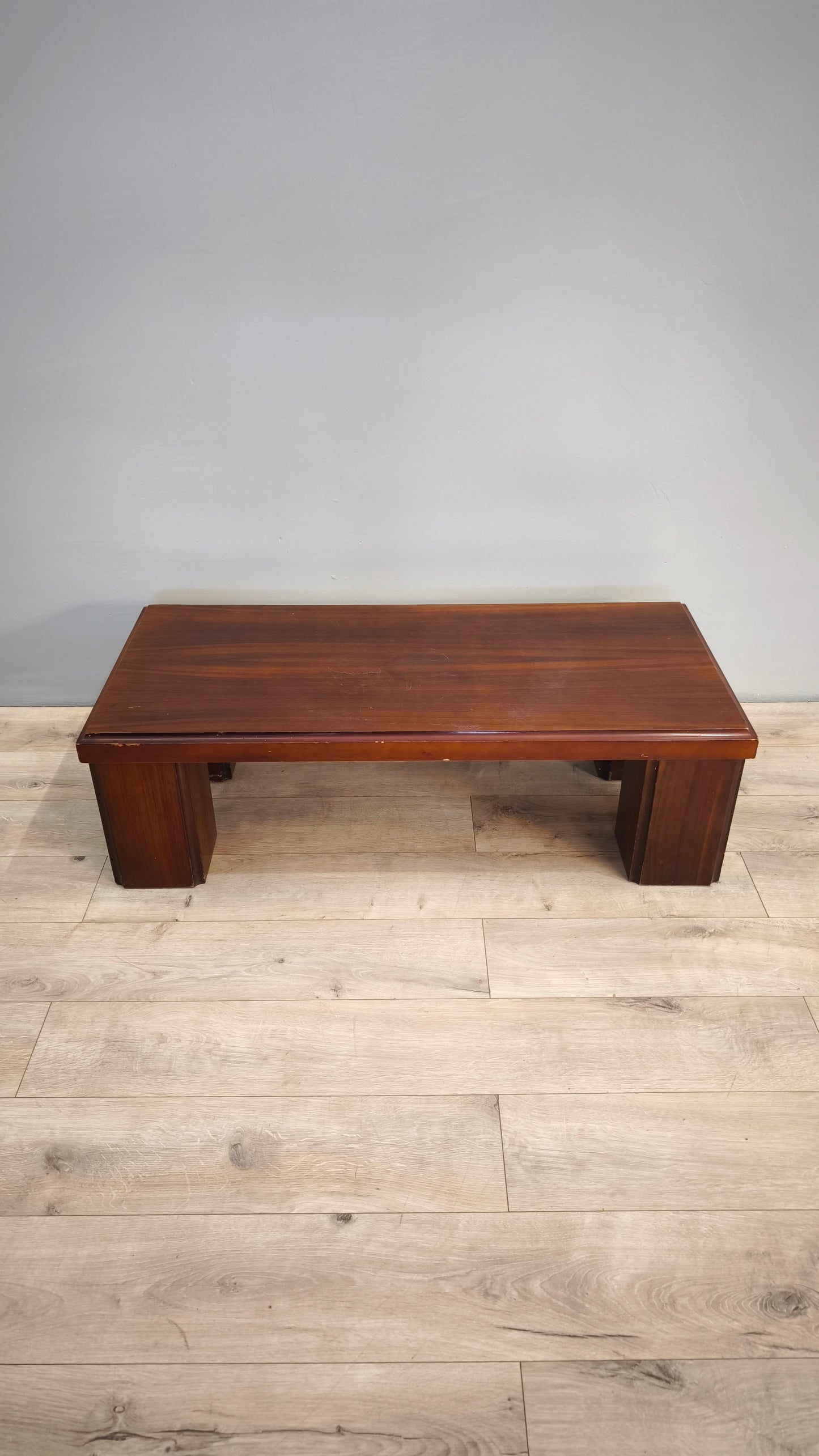 81502 Tavolino da salotto basso in legno con piano rettangolare